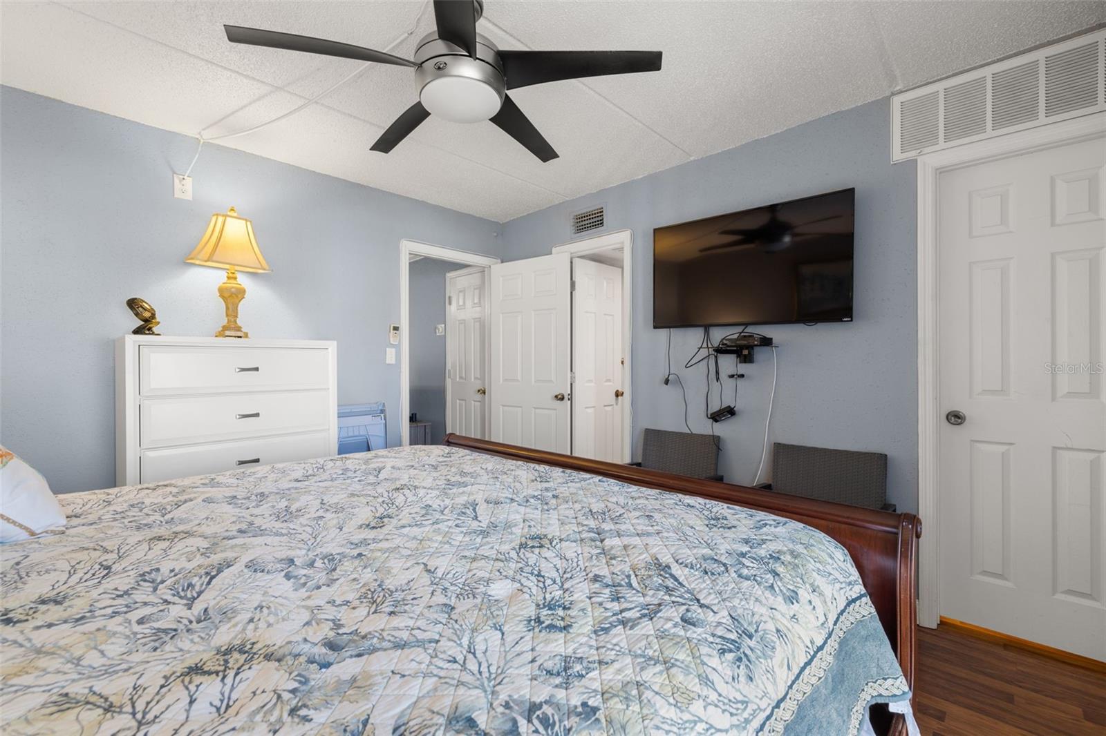 BOCA SHORES CONDO - Residential Lease