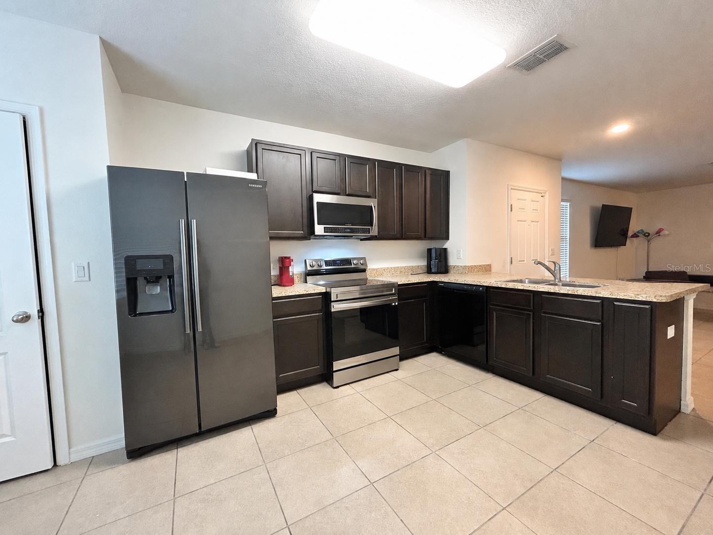 LAKE BLUFF/TOWN CENTER EAST PH - Residential Lease