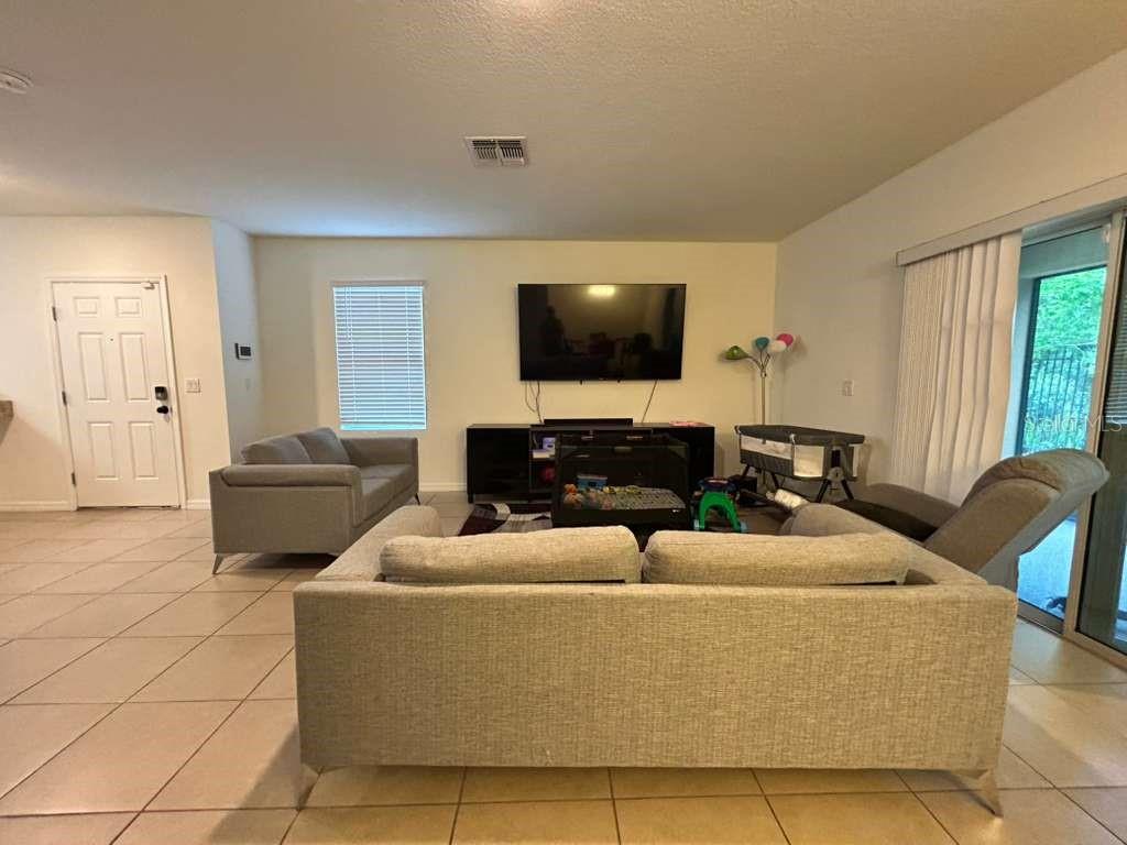 LAKE BLUFF/TOWN CENTER EAST PH - Residential Lease