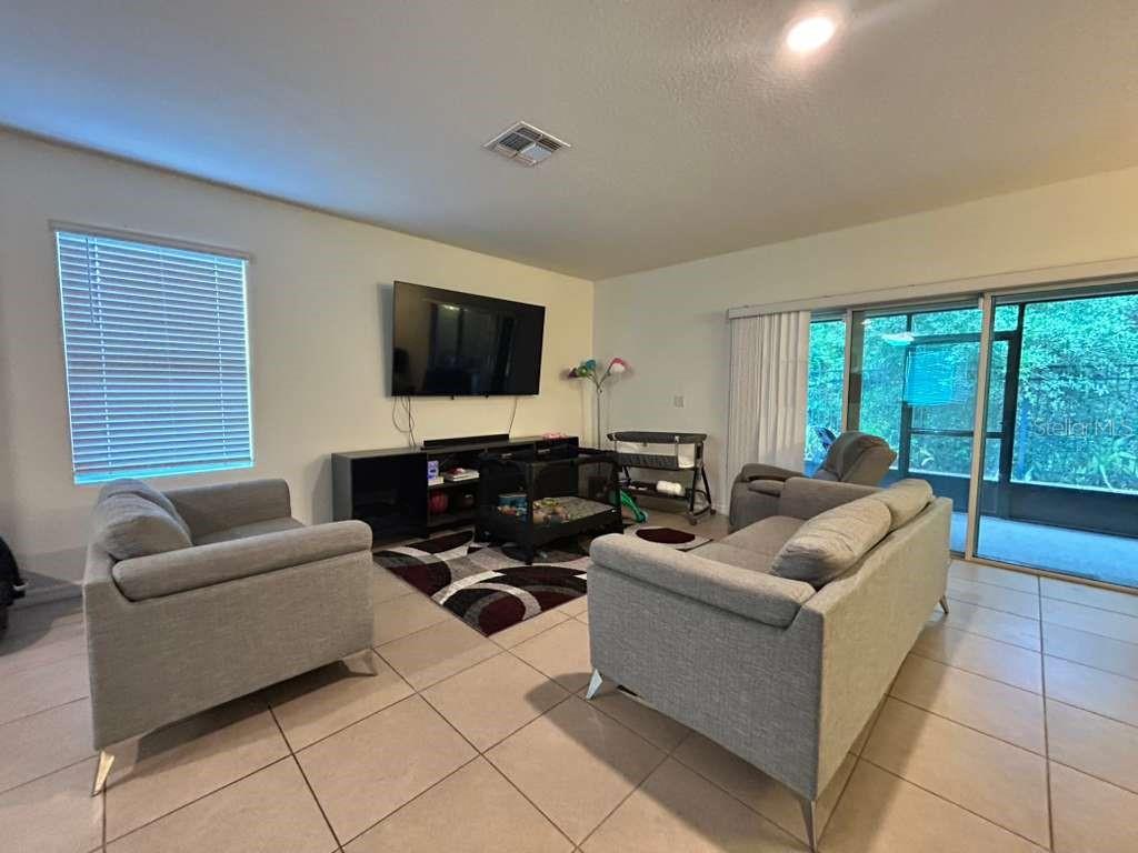 LAKE BLUFF/TOWN CENTER EAST PH - Residential Lease