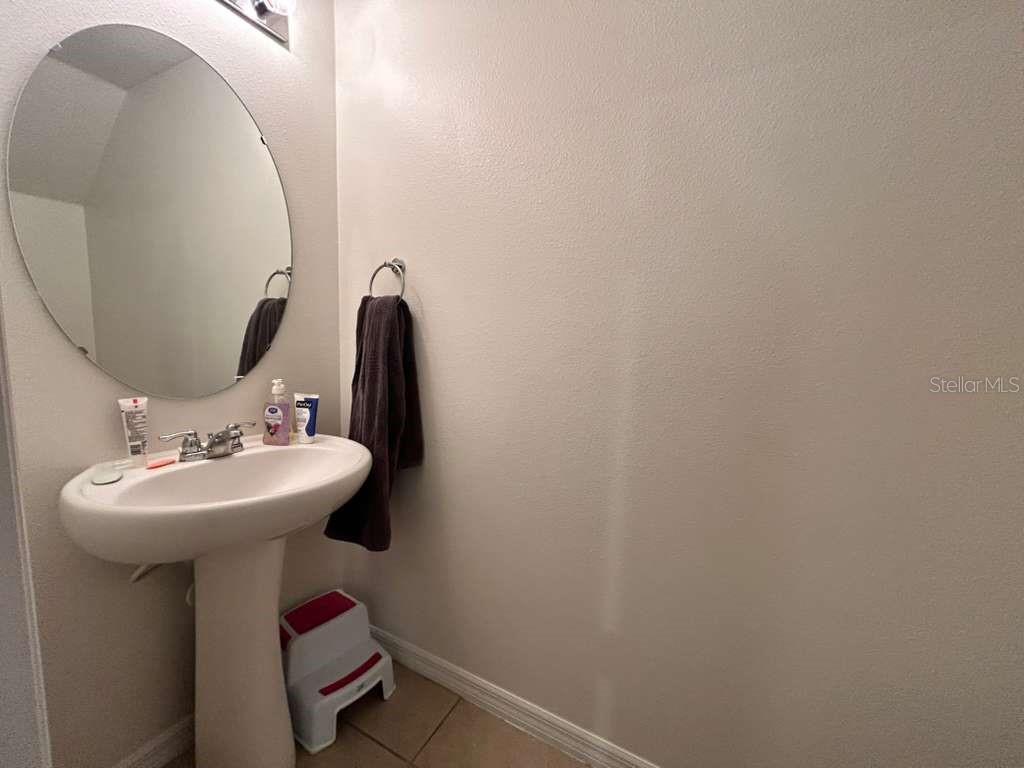 LAKE BLUFF/TOWN CENTER EAST PH - Residential Lease