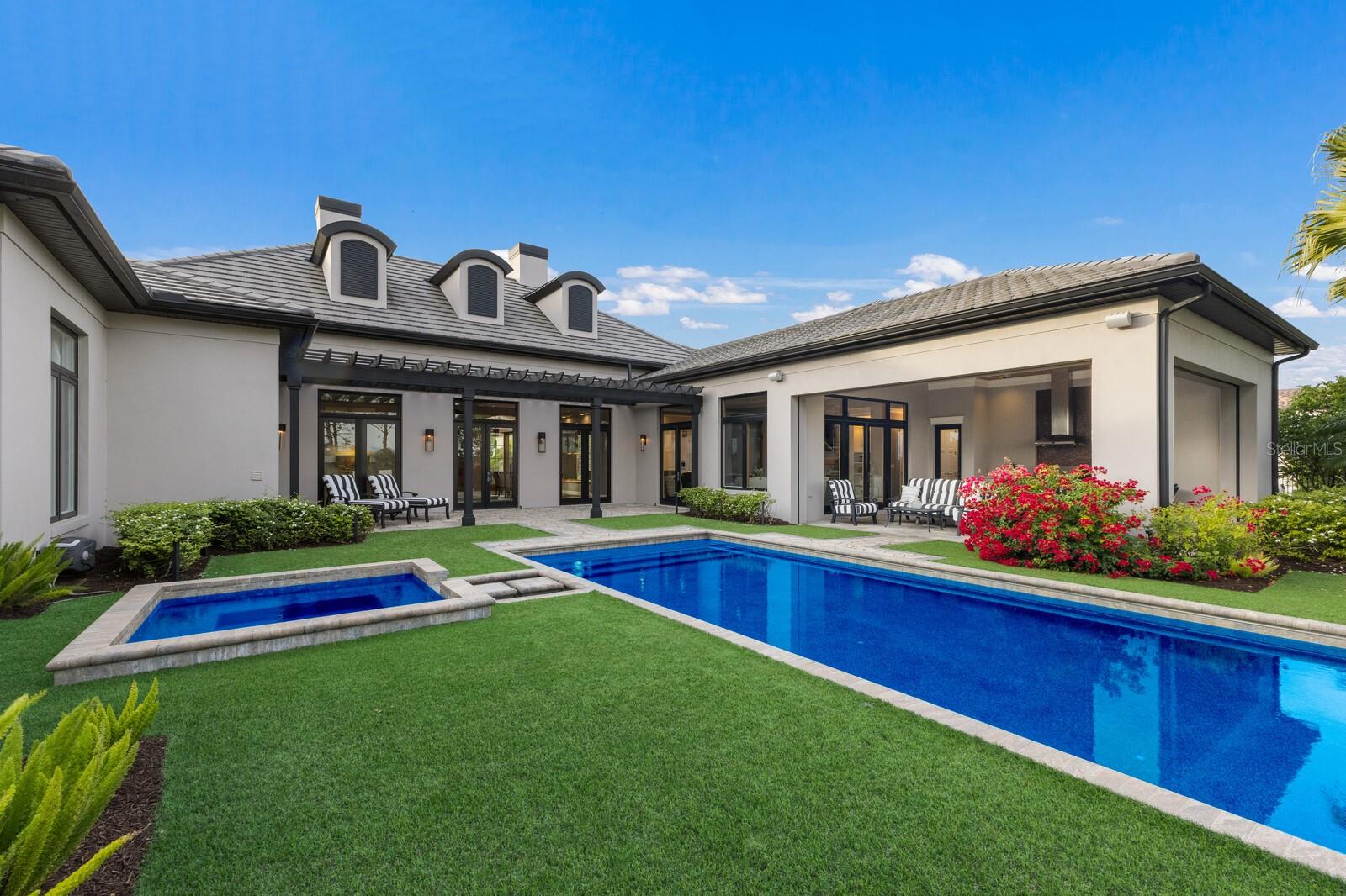 LAKE CLUB - Residential