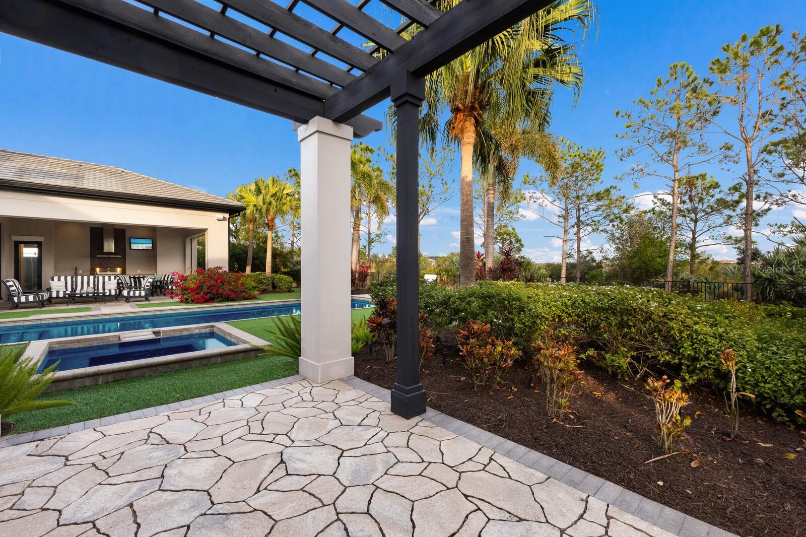 LAKE CLUB - Residential