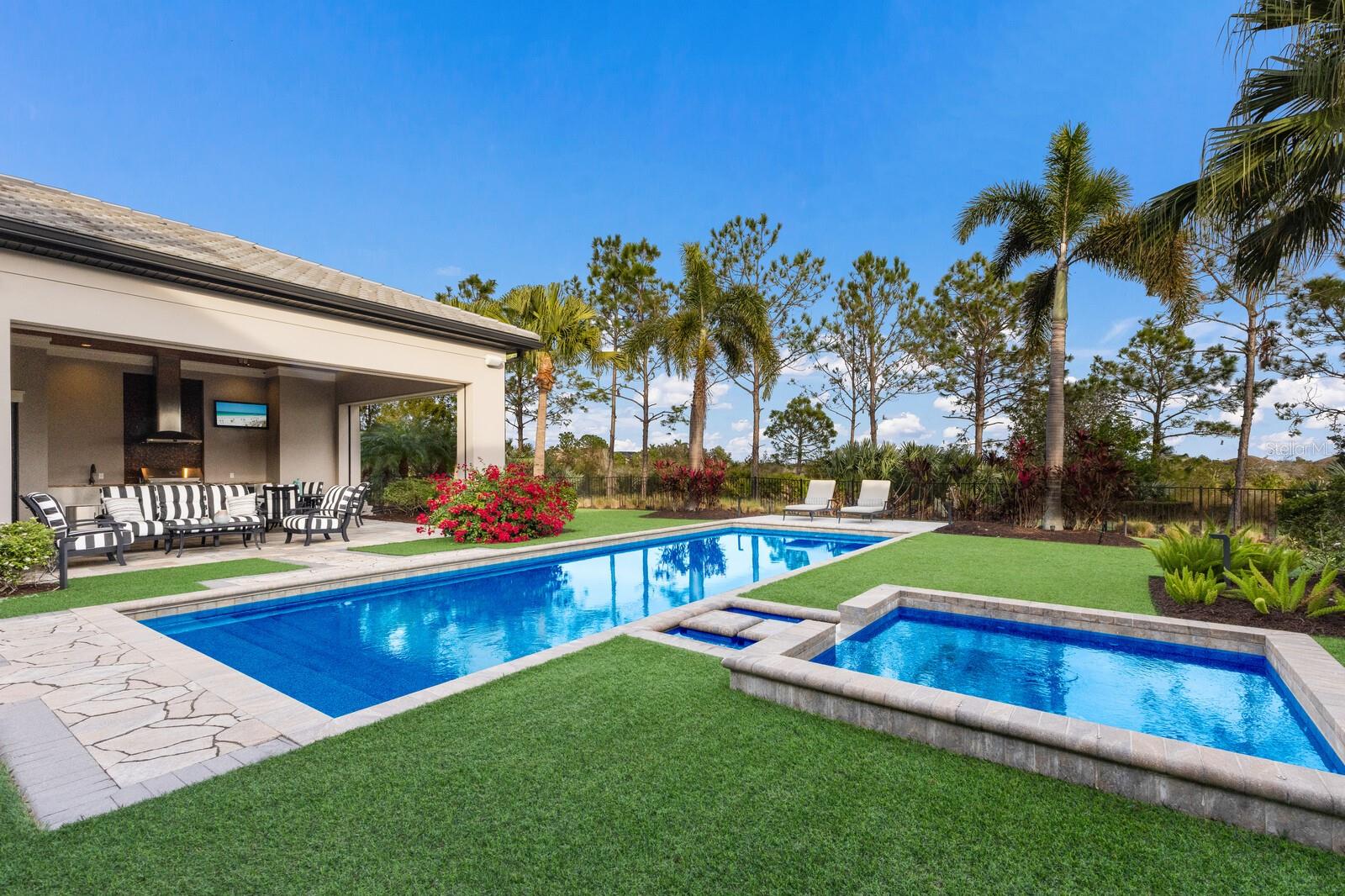 LAKE CLUB - Residential