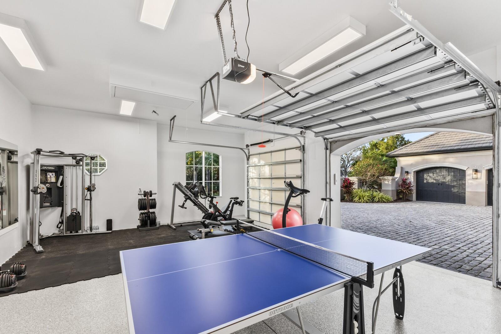 LAKE CLUB - Residential