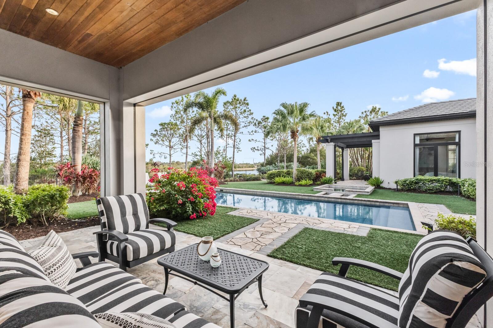 LAKE CLUB - Residential