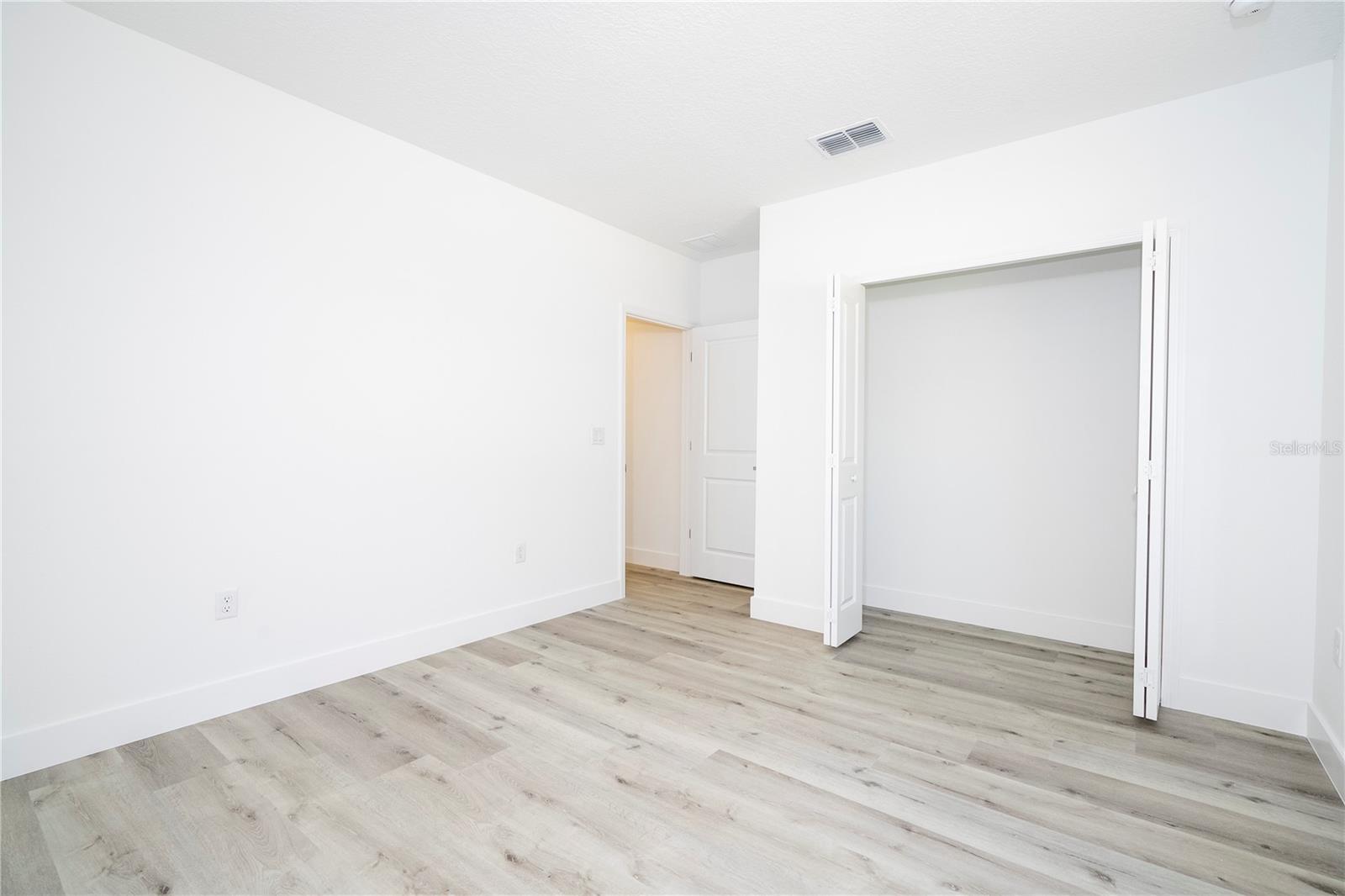 ROYAL TRAILS UNIT 01 - Residential