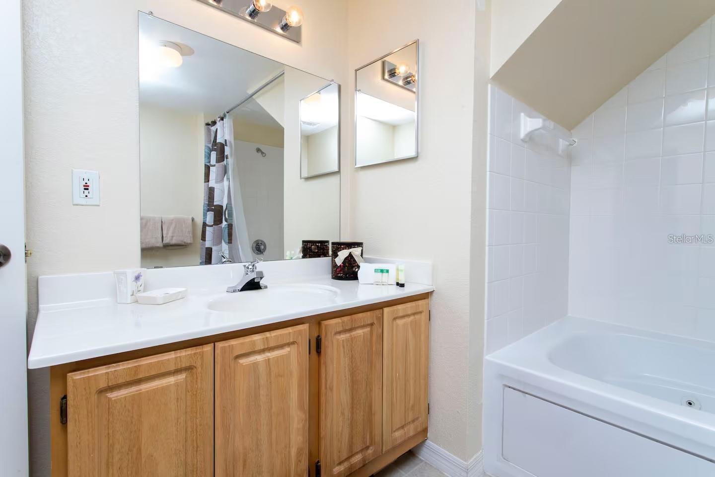 VENETIAN BAY VILLAGE CONDO PH 1 - Residential