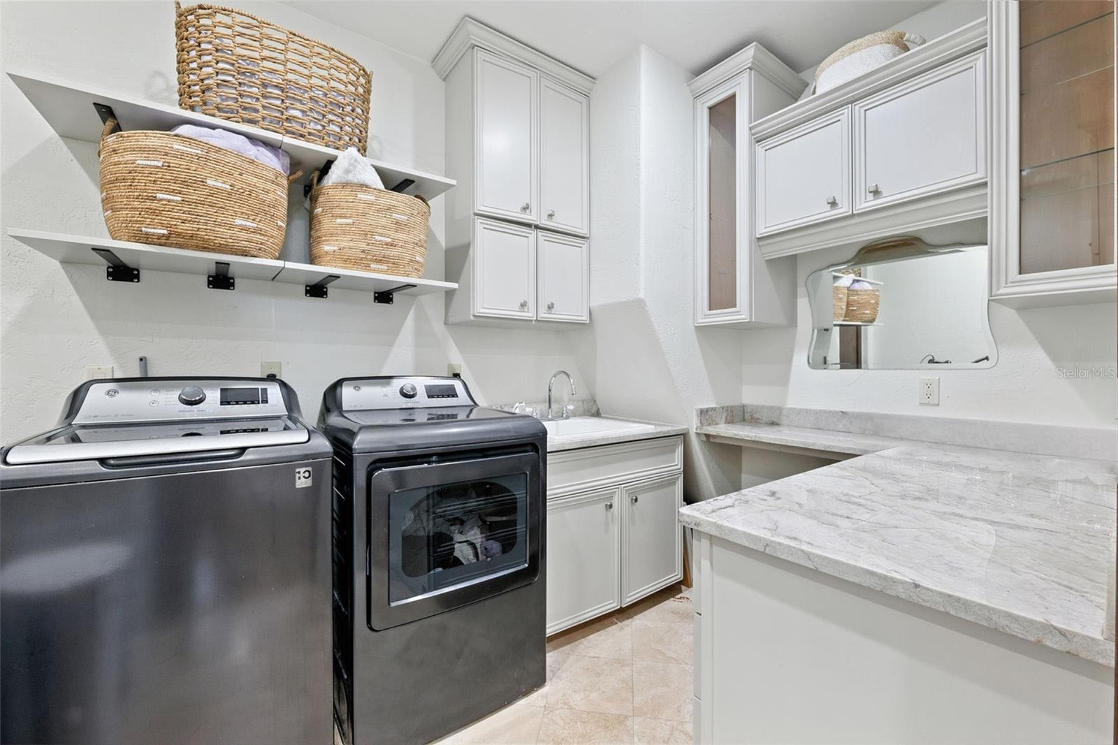 BEACH PARK - Residential Lease