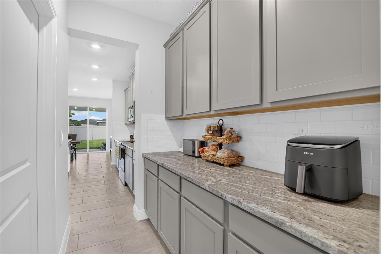 MANGROVE MANOR - Residential