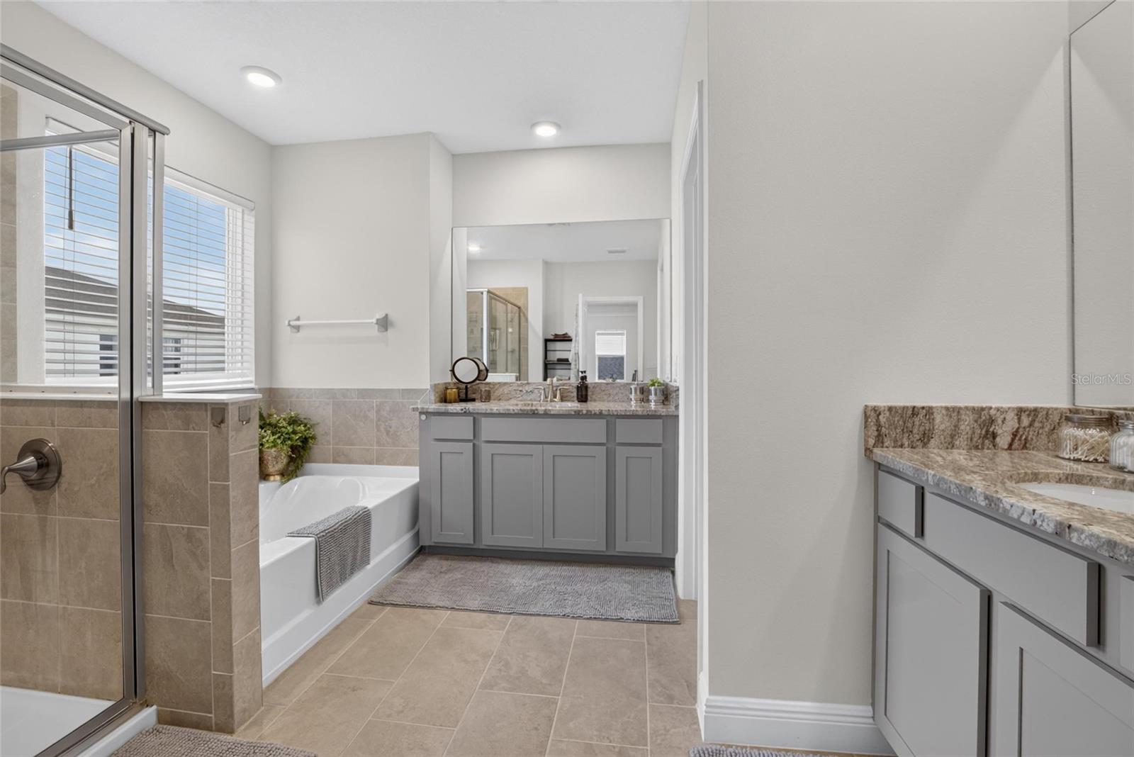 MANGROVE MANOR - Residential