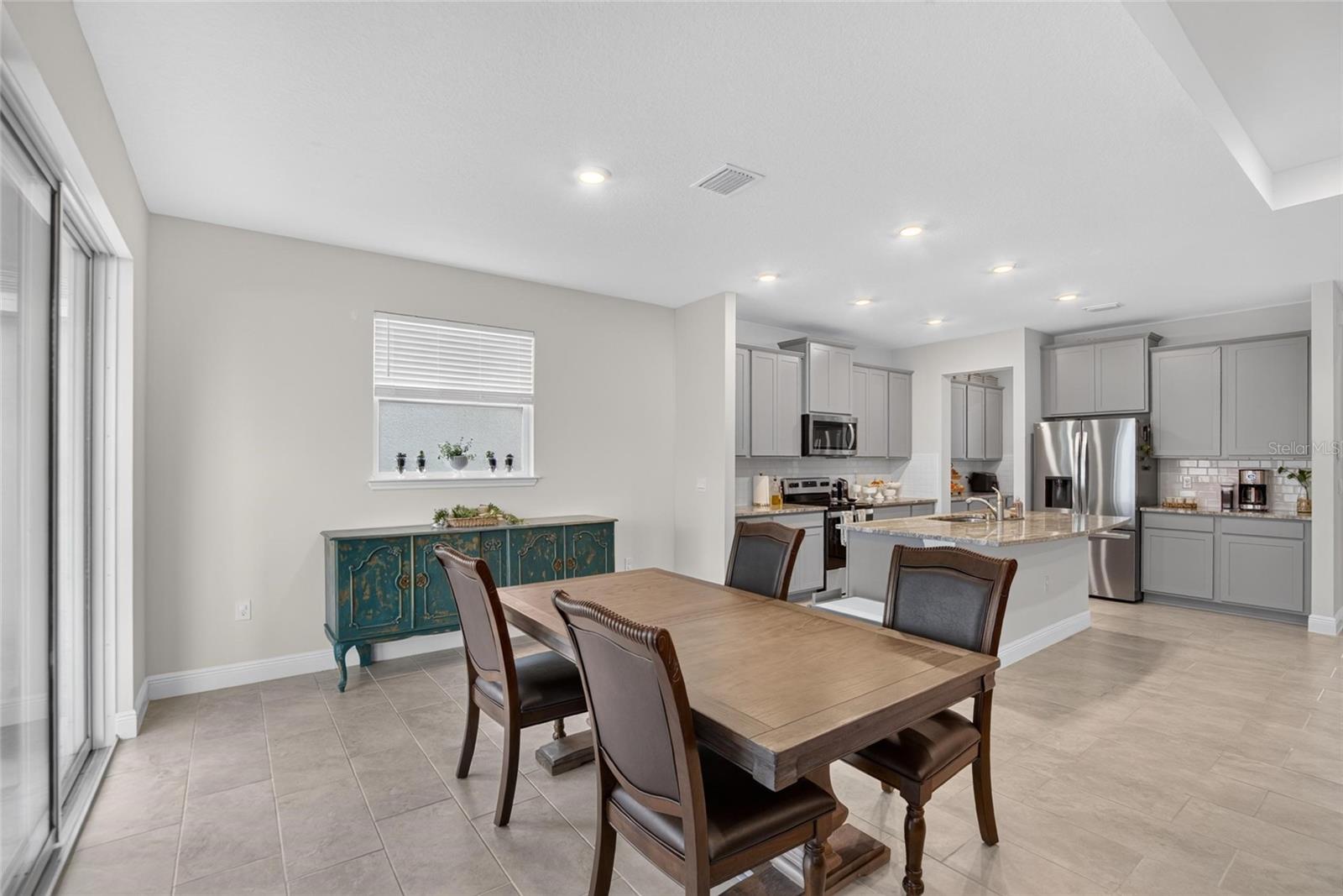 MANGROVE MANOR - Residential