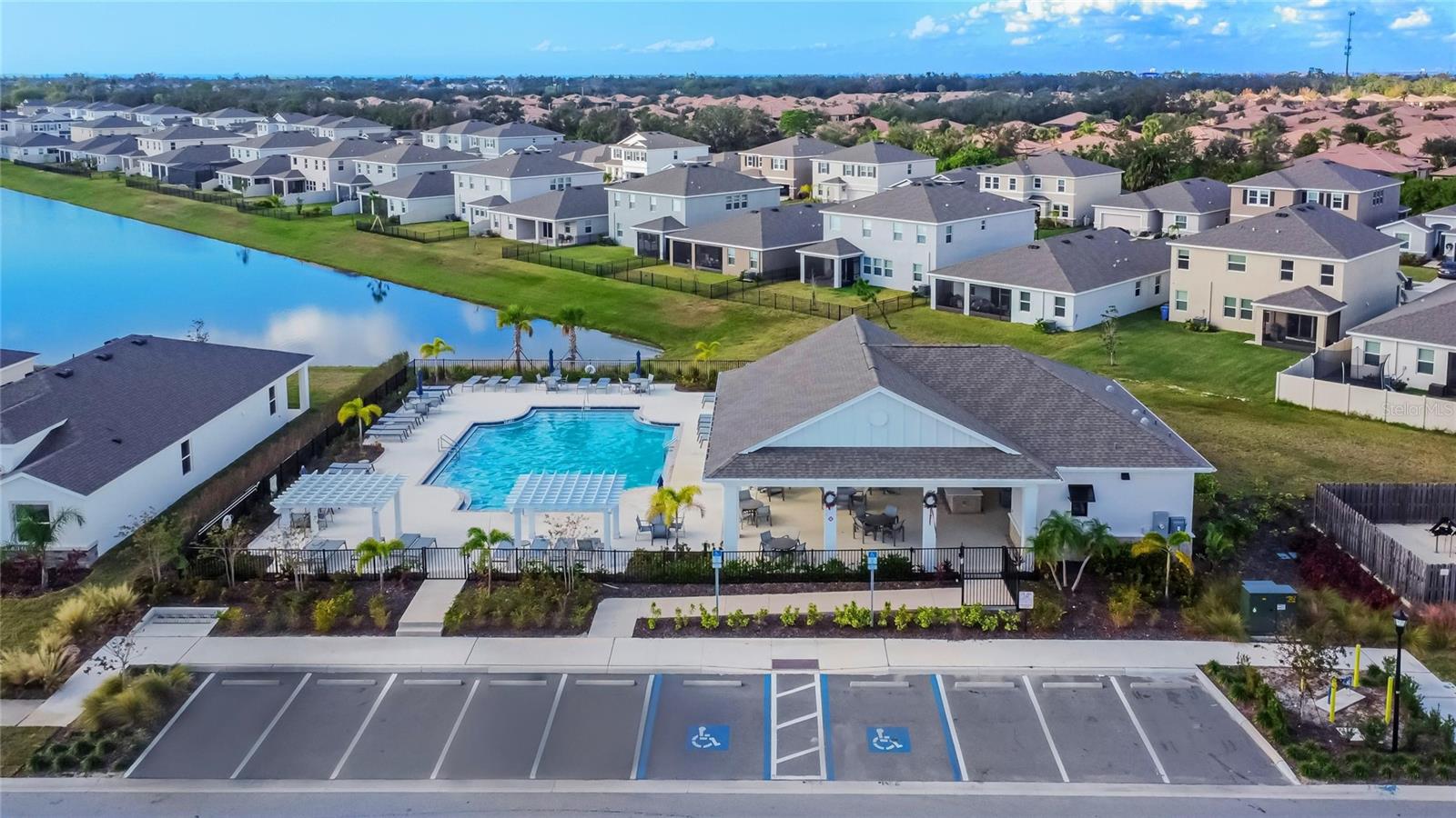 MANGROVE MANOR - Residential