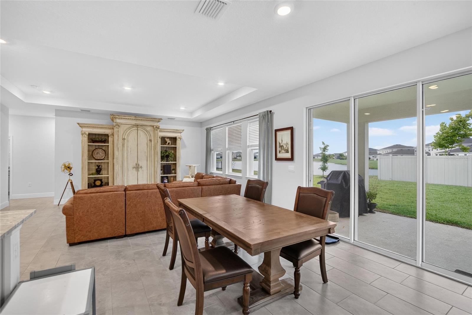 MANGROVE MANOR - Residential