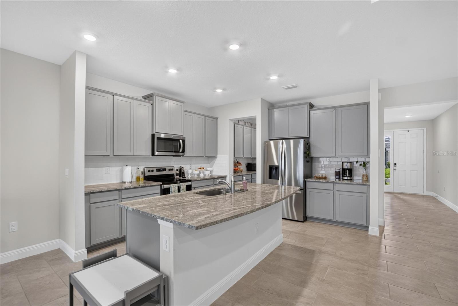 MANGROVE MANOR - Residential