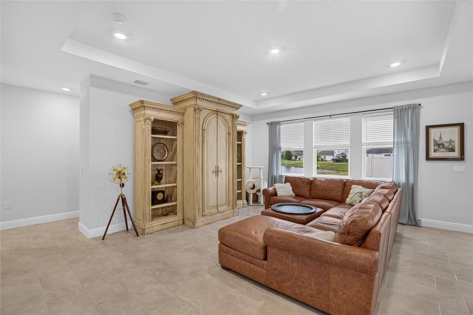 MANGROVE MANOR - Residential
