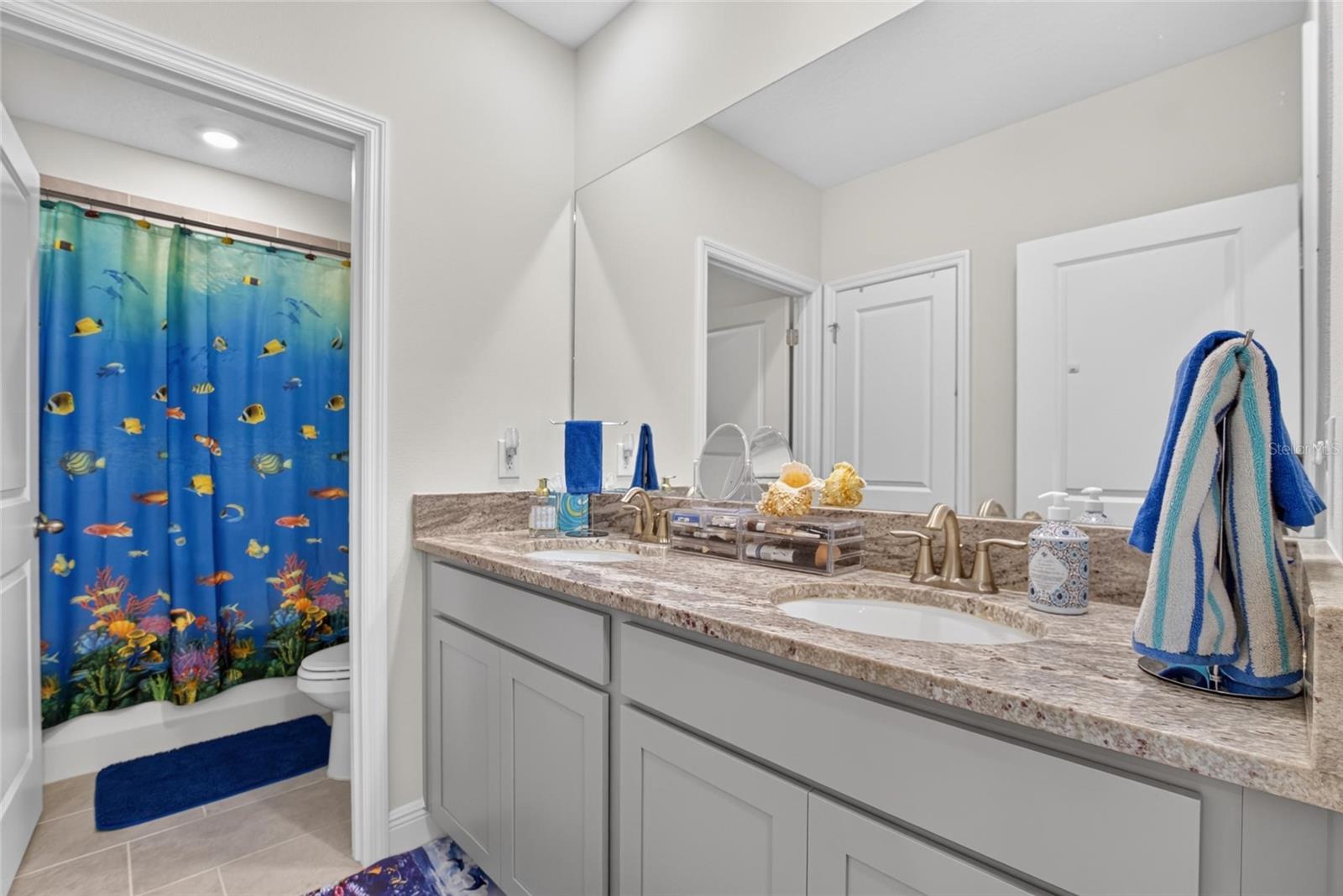 MANGROVE MANOR - Residential