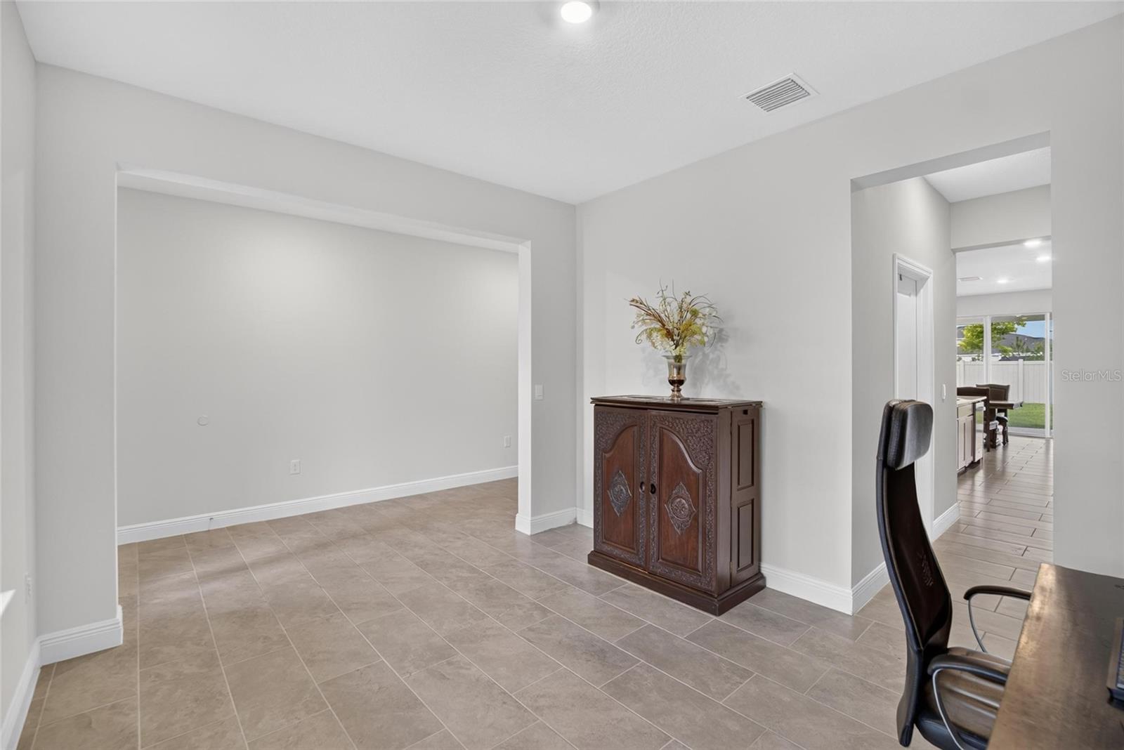 MANGROVE MANOR - Residential
