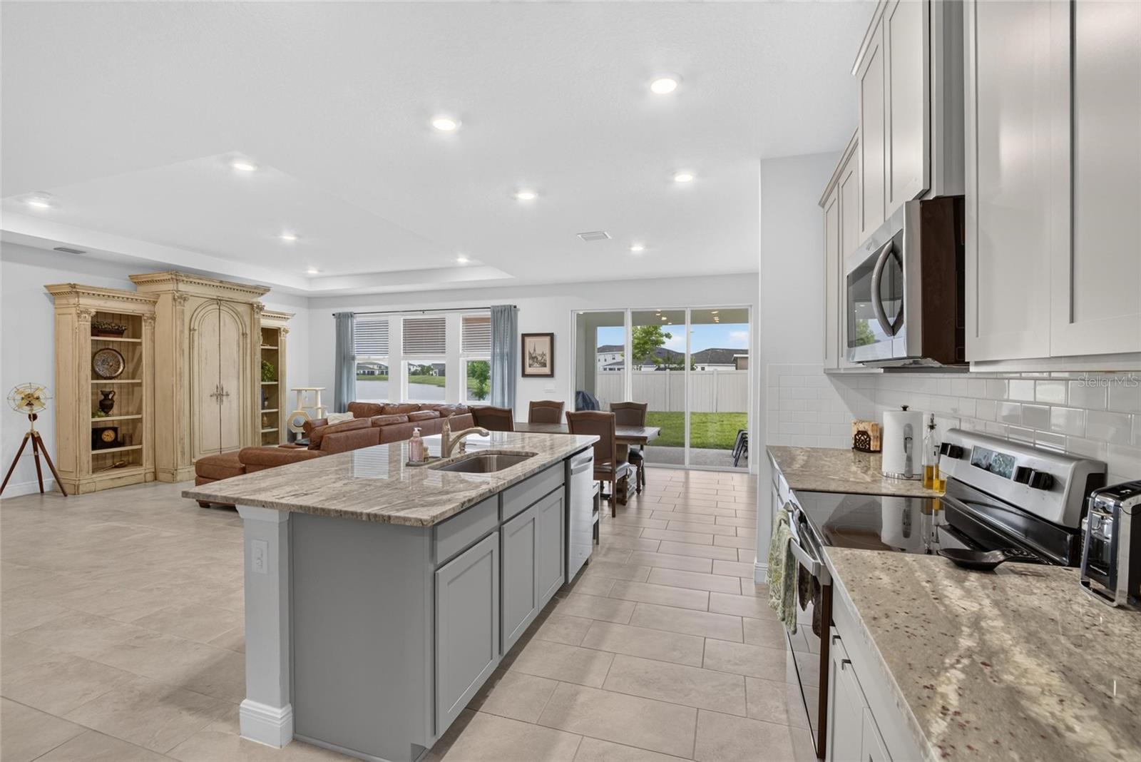 MANGROVE MANOR - Residential