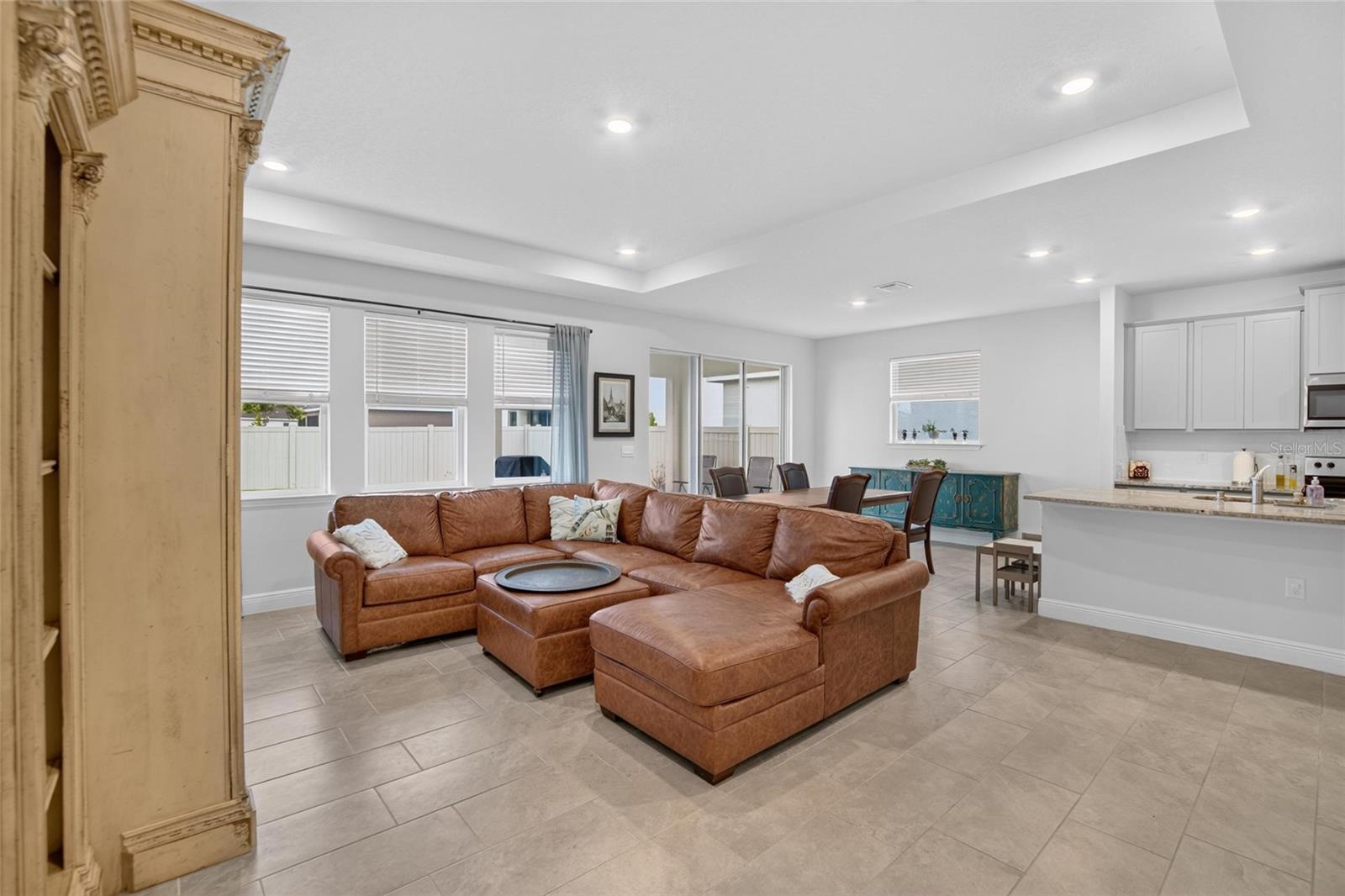 MANGROVE MANOR - Residential