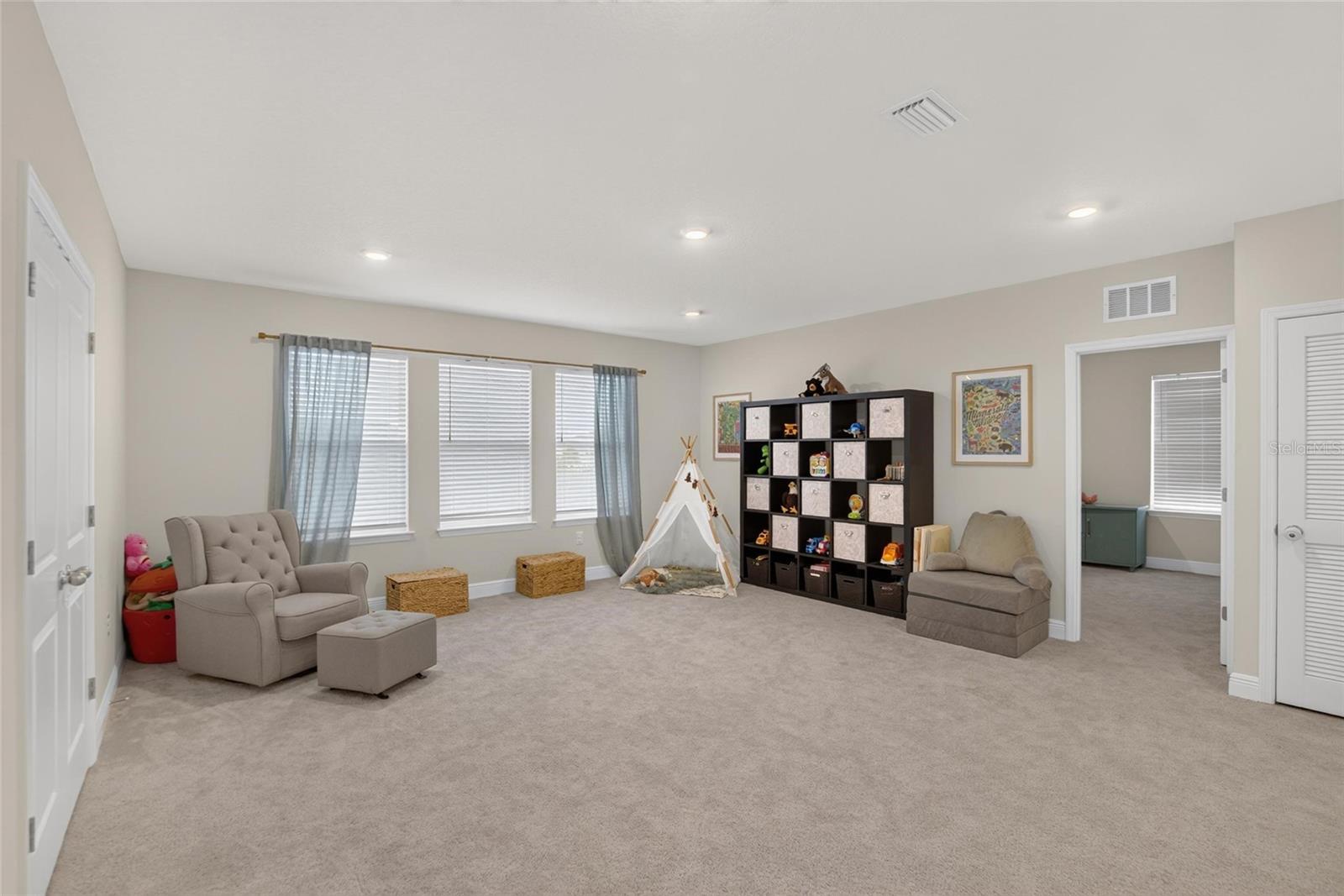 MANGROVE MANOR - Residential
