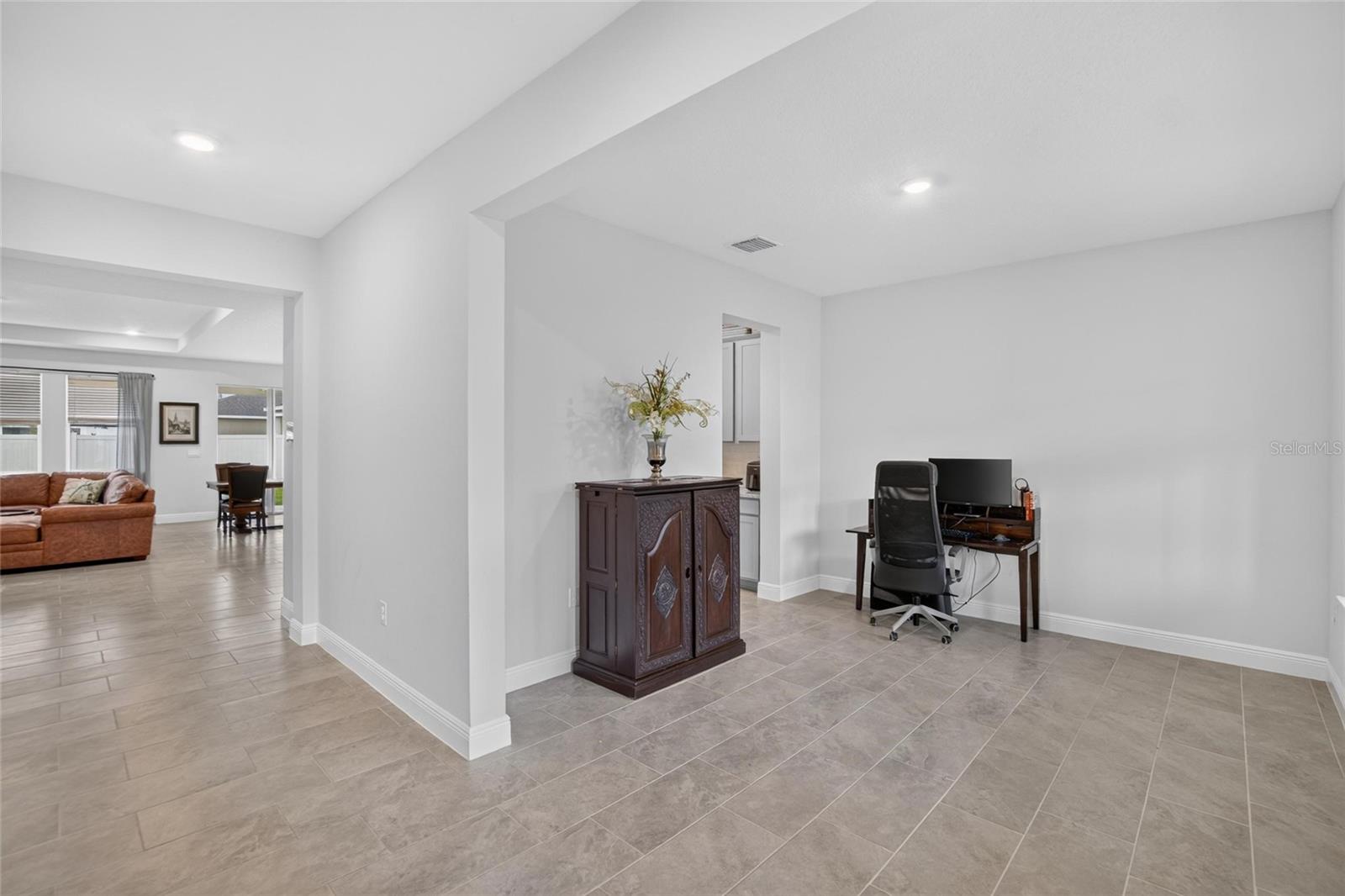 MANGROVE MANOR - Residential