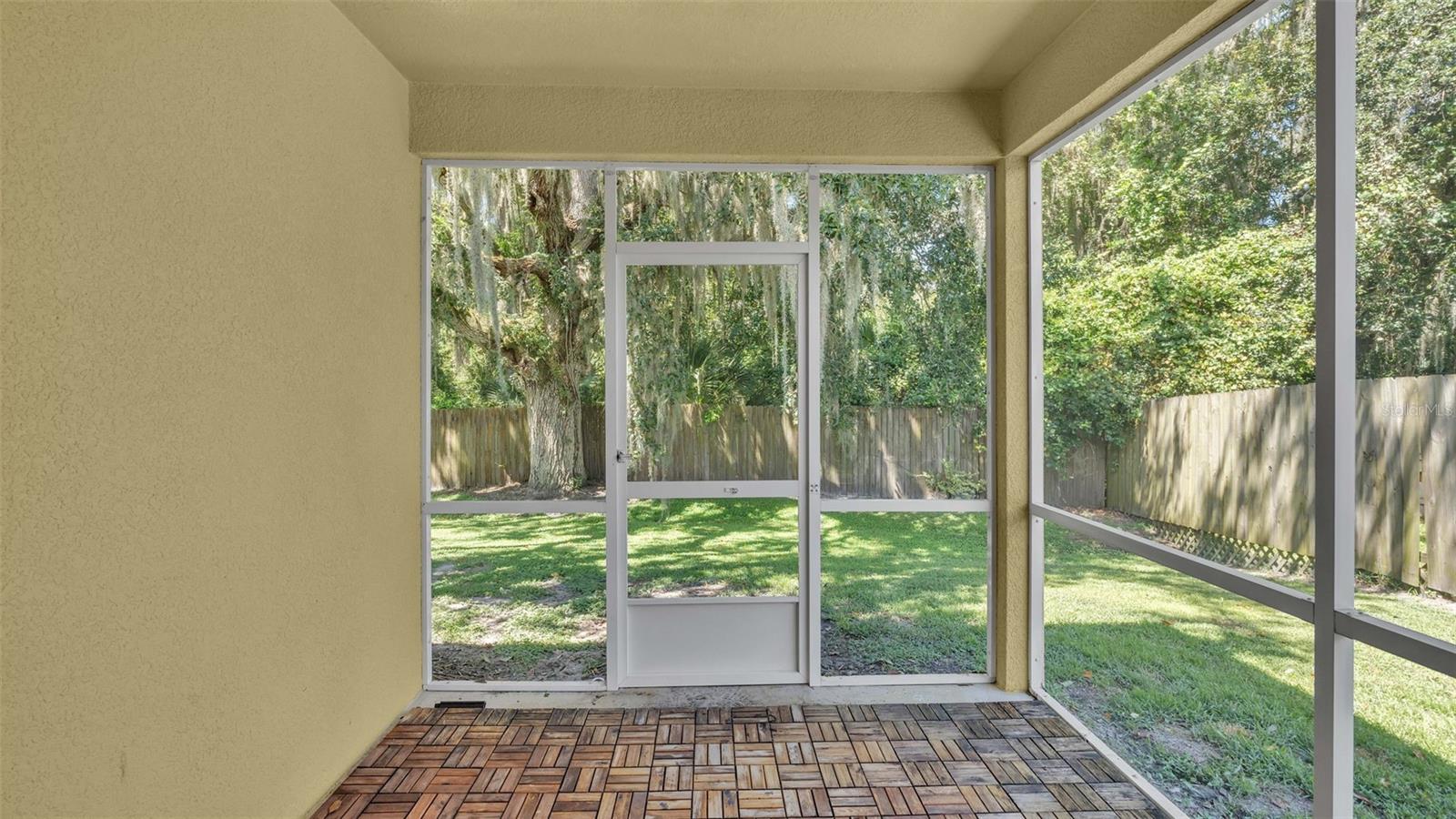 GLENBROOK CHASE - Residential Lease