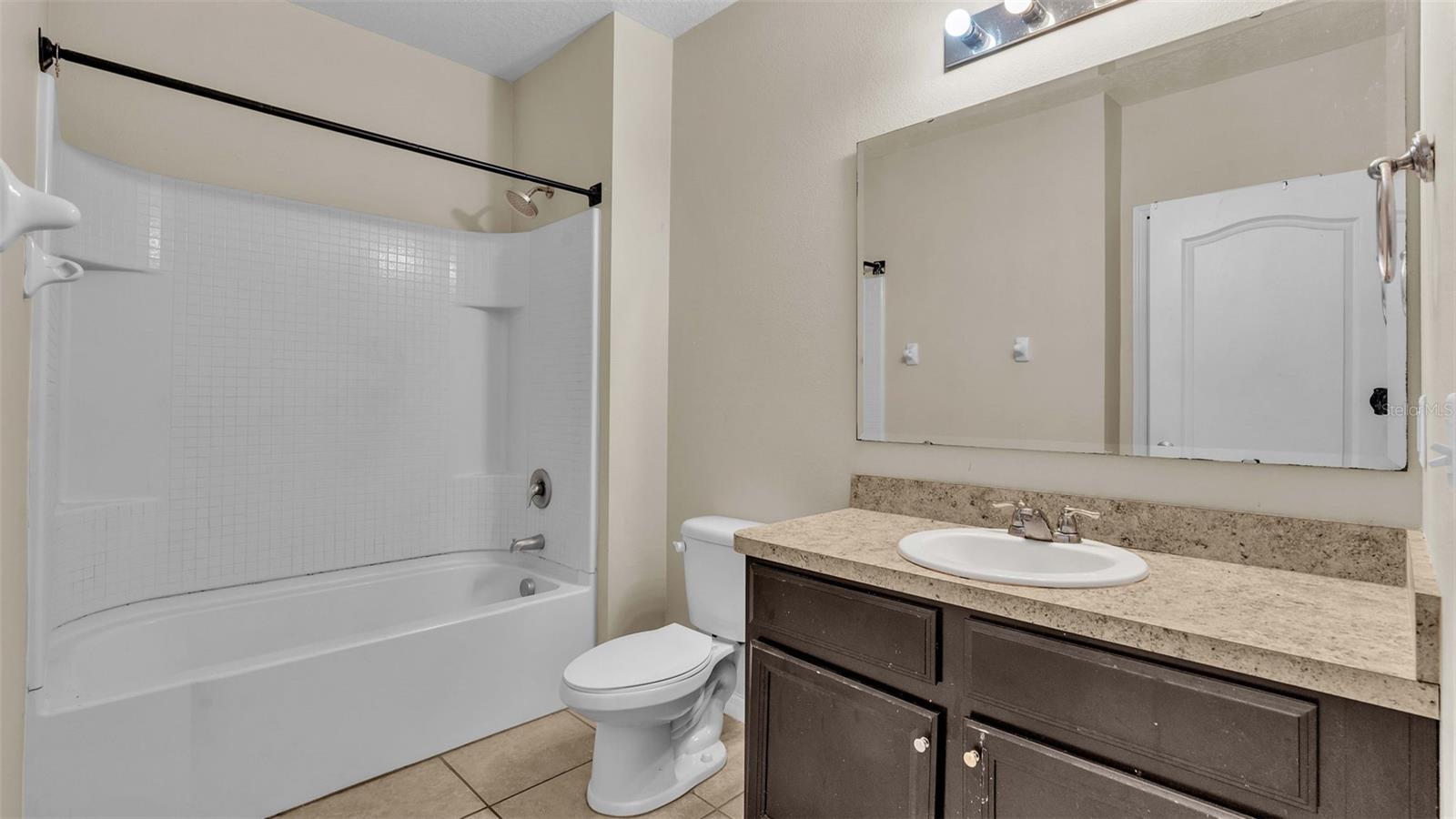 GLENBROOK CHASE - Residential Lease