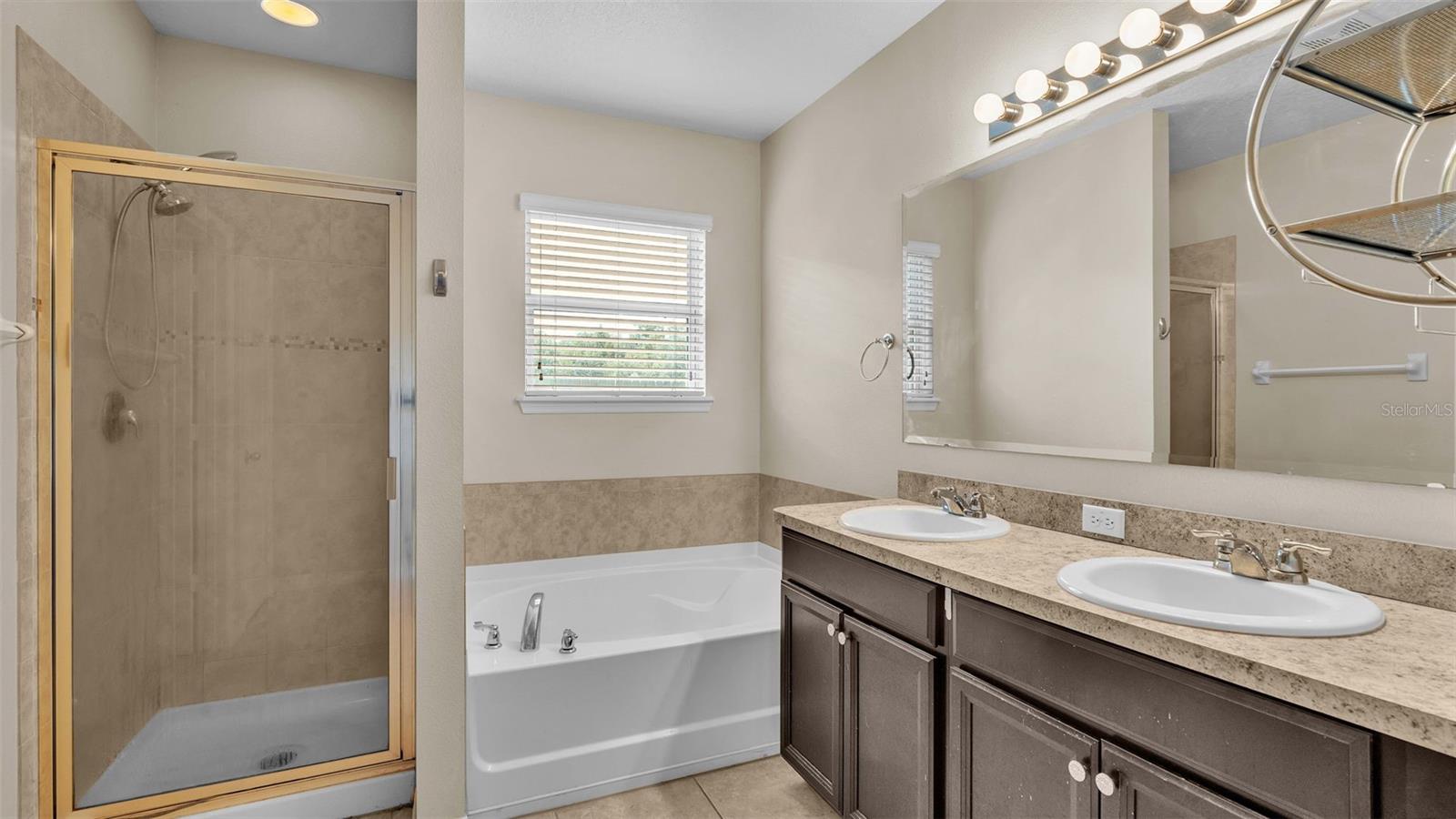 GLENBROOK CHASE - Residential Lease