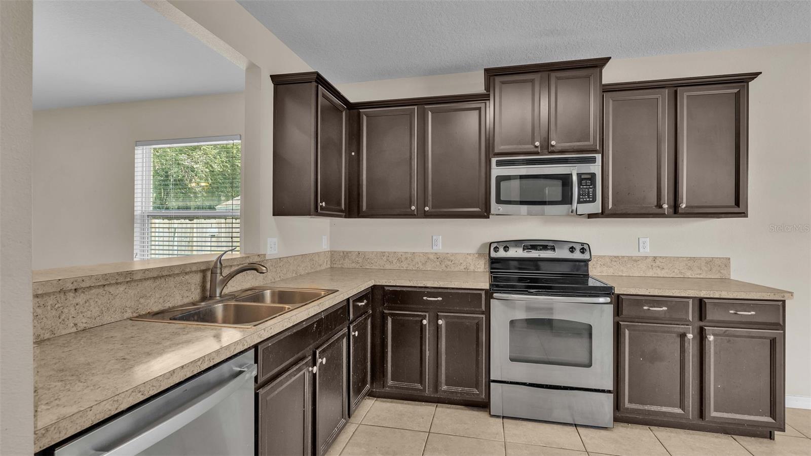 GLENBROOK CHASE - Residential Lease