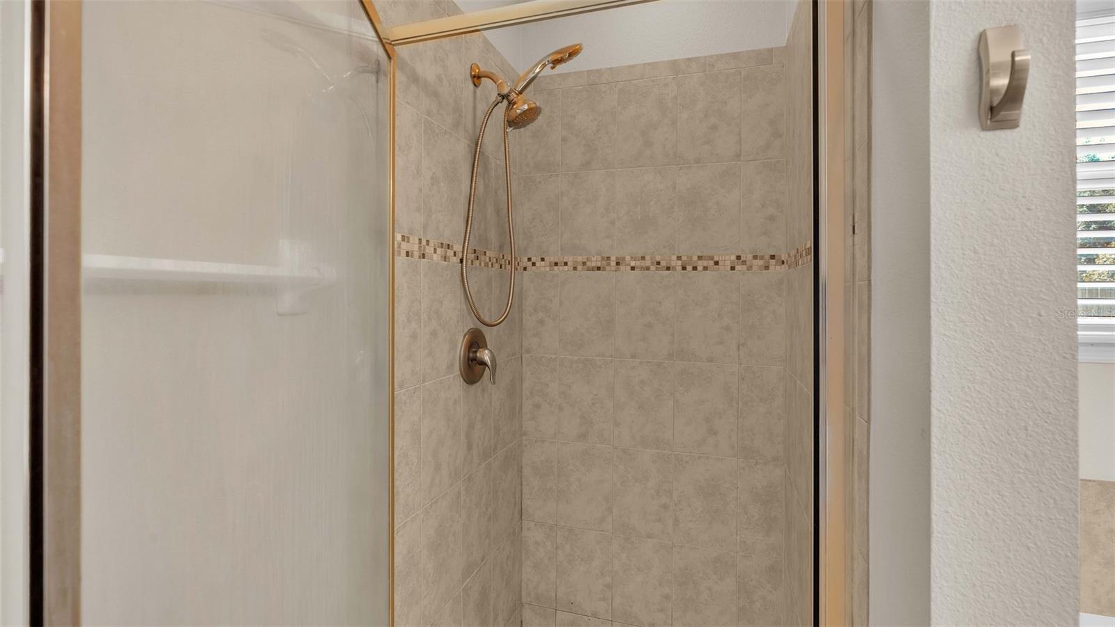 GLENBROOK CHASE - Residential Lease
