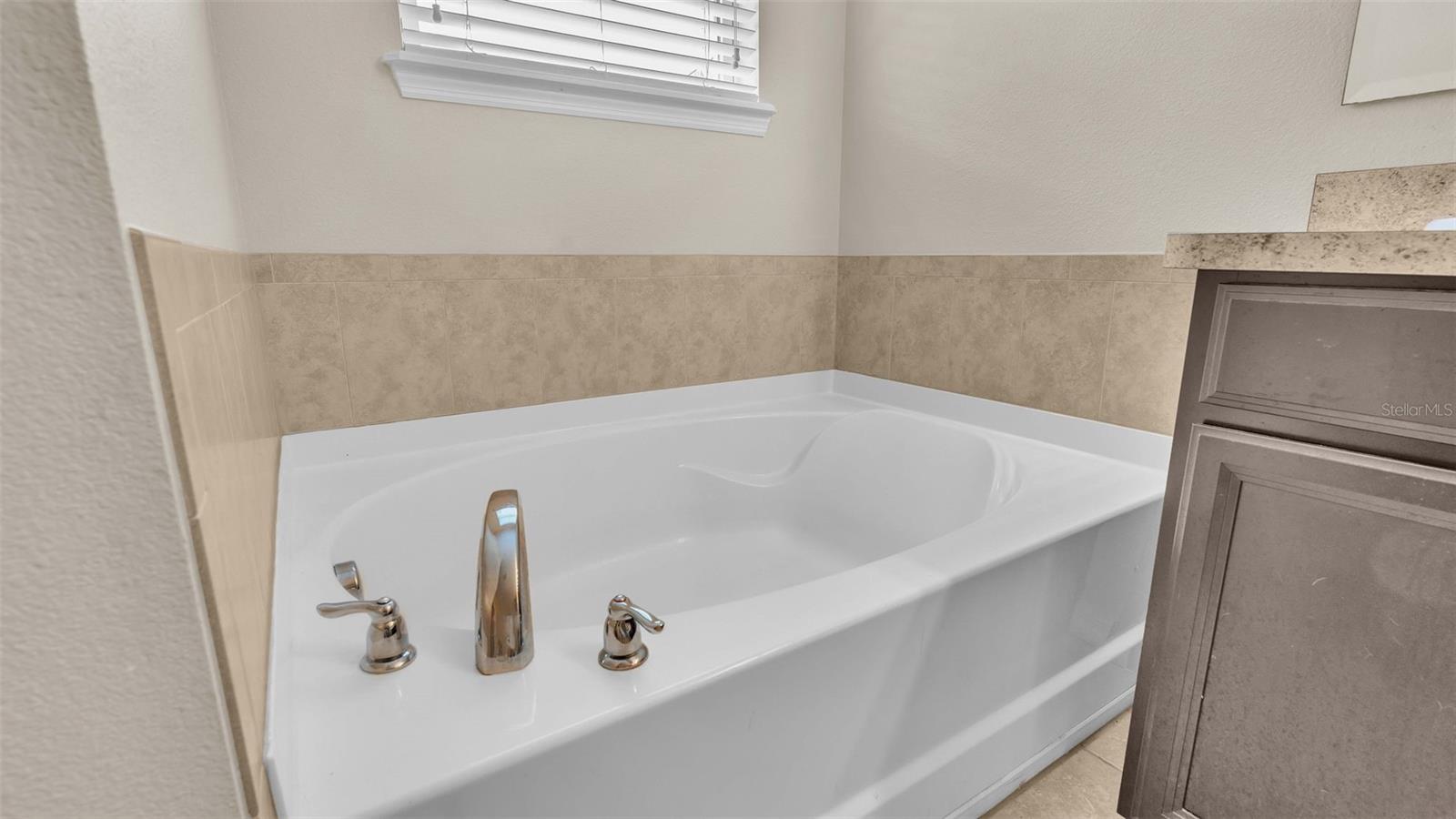 GLENBROOK CHASE - Residential Lease
