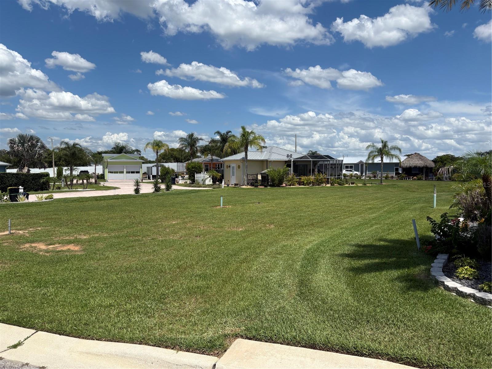 BAY LAKE RESIDENCE - Land