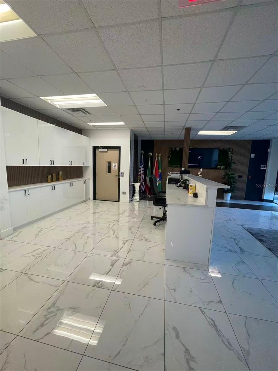 DREWTINA COMMERCE CENTER - Commercial Lease