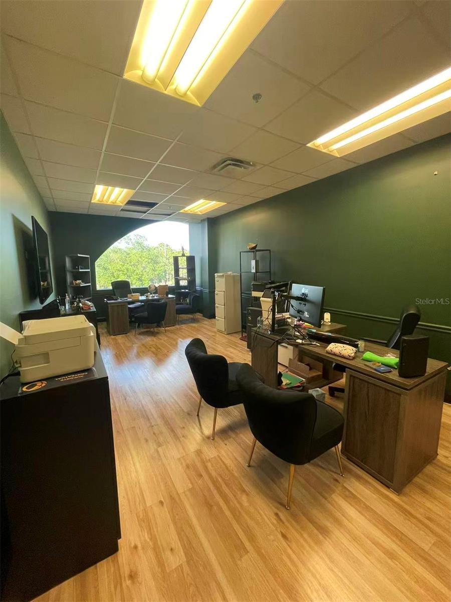 DREWTINA COMMERCE CENTER - Commercial Lease