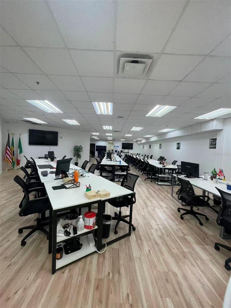 DREWTINA COMMERCE CENTER - Commercial Lease