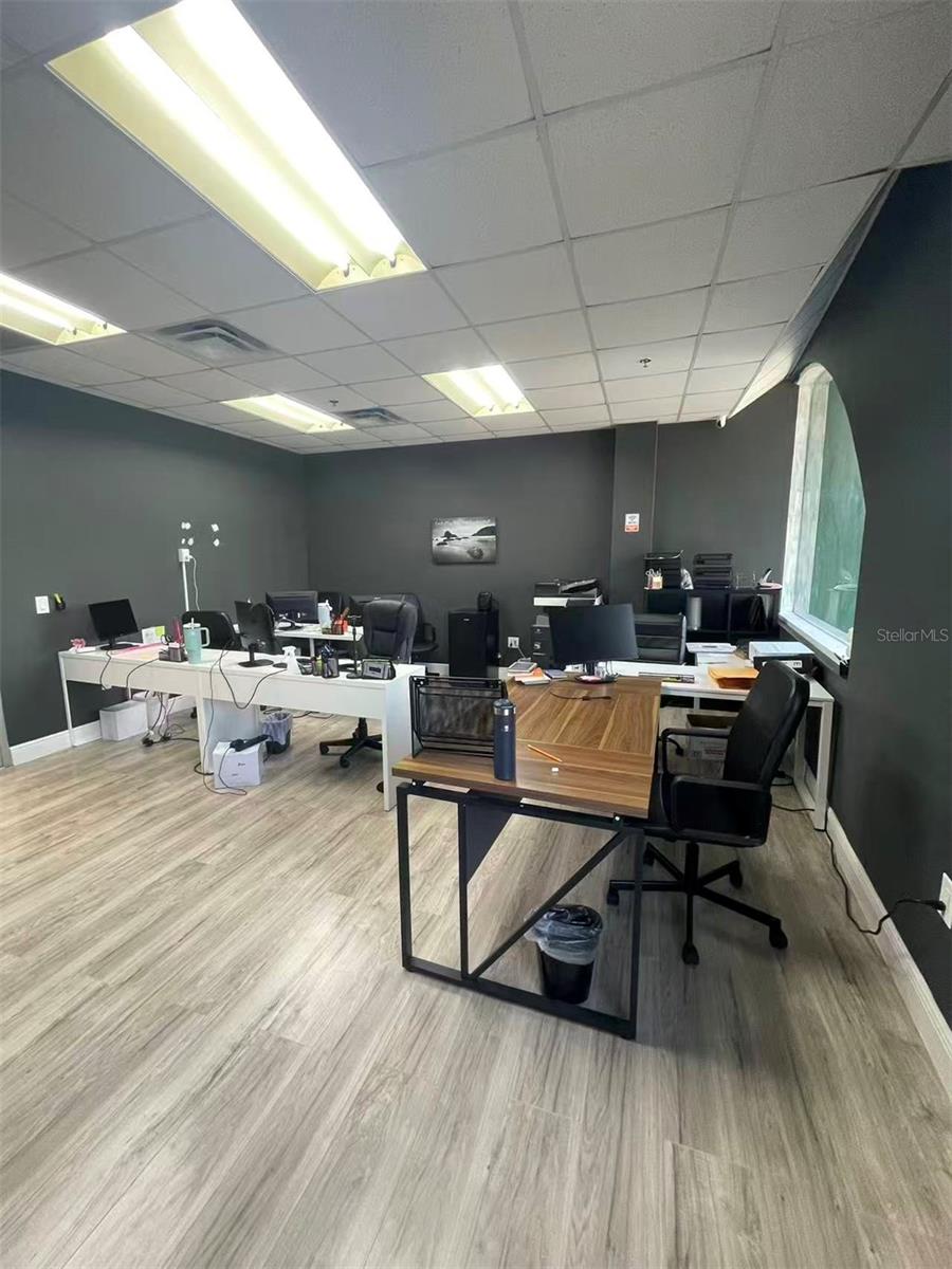 DREWTINA COMMERCE CENTER - Commercial Lease