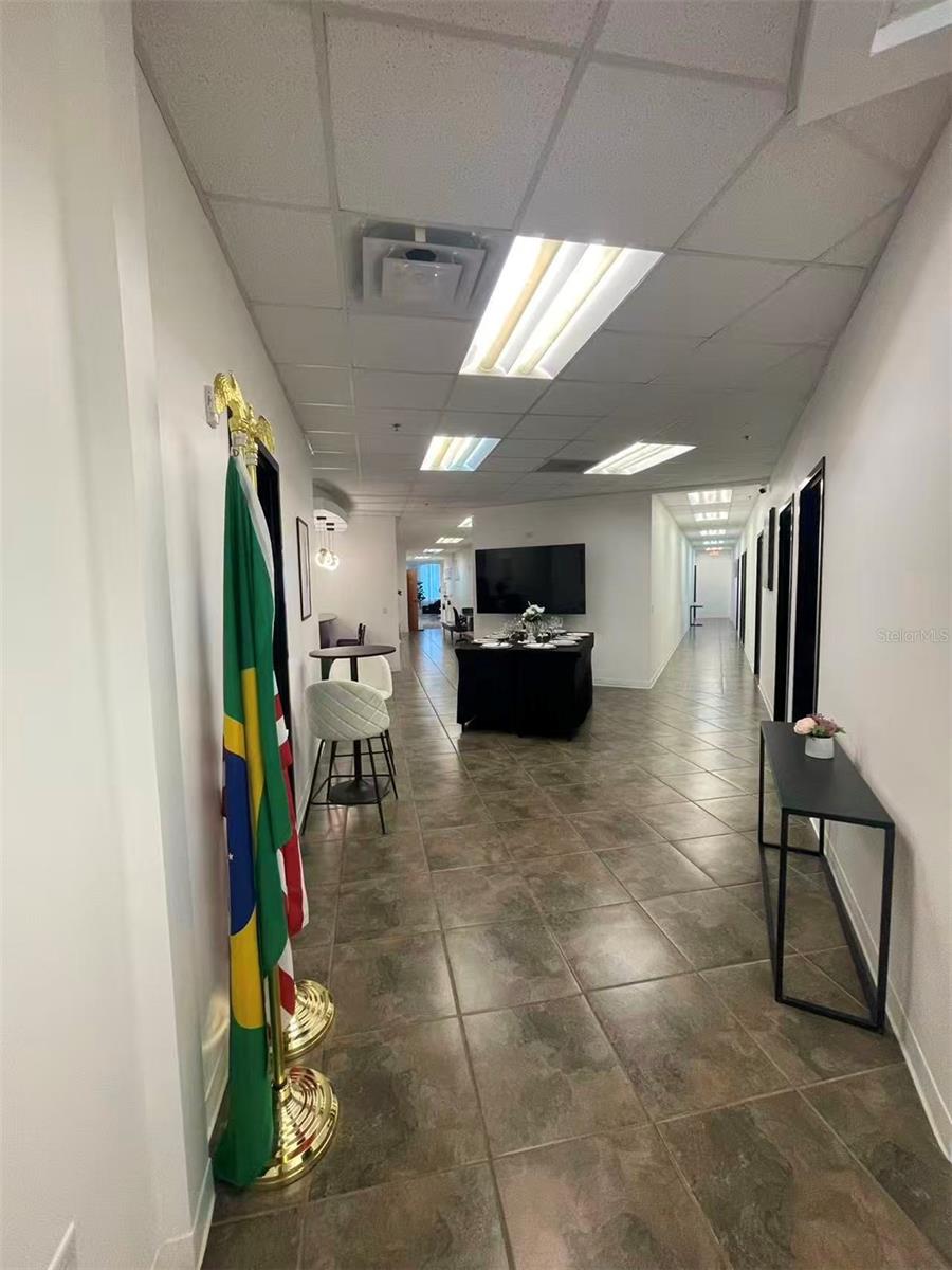 DREWTINA COMMERCE CENTER - Commercial Lease