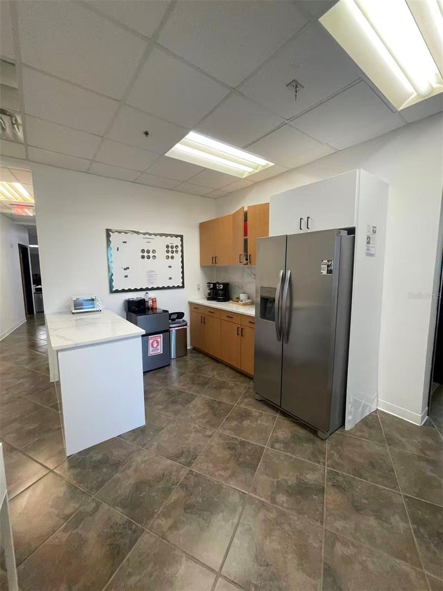 DREWTINA COMMERCE CENTER - Commercial Lease