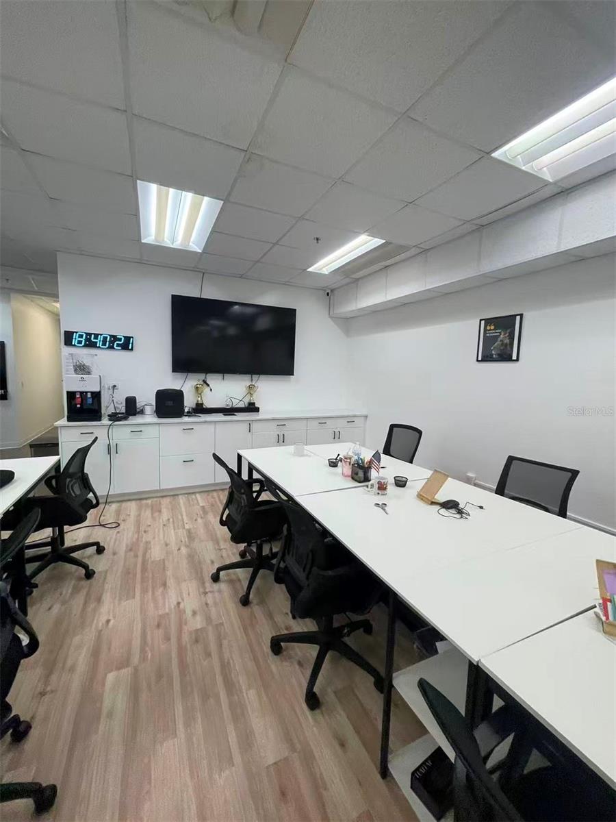 DREWTINA COMMERCE CENTER - Commercial Lease