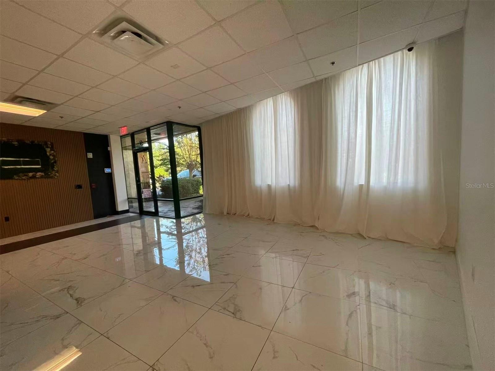 DREWTINA COMMERCE CENTER - Commercial Lease