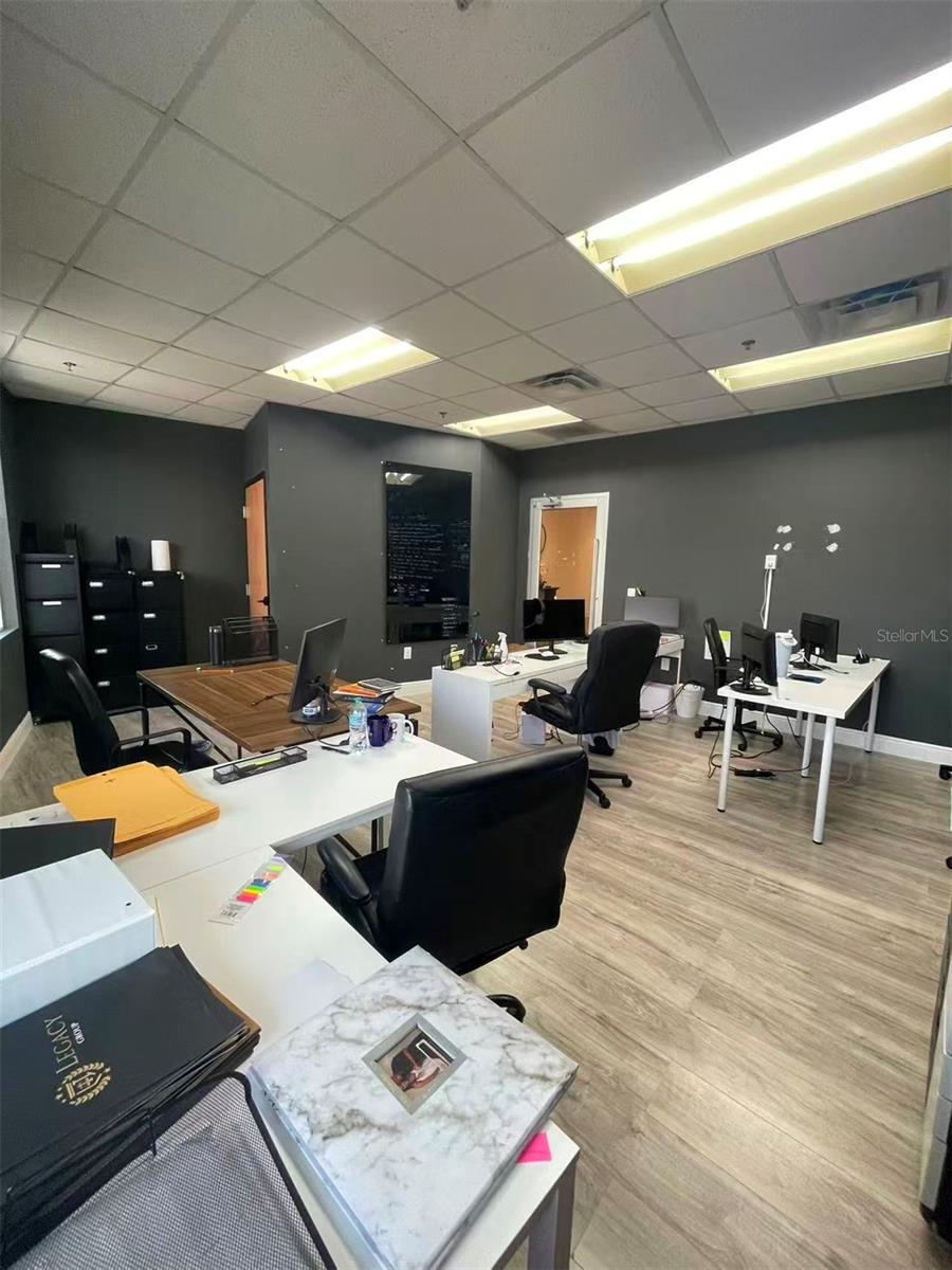 DREWTINA COMMERCE CENTER - Commercial Lease