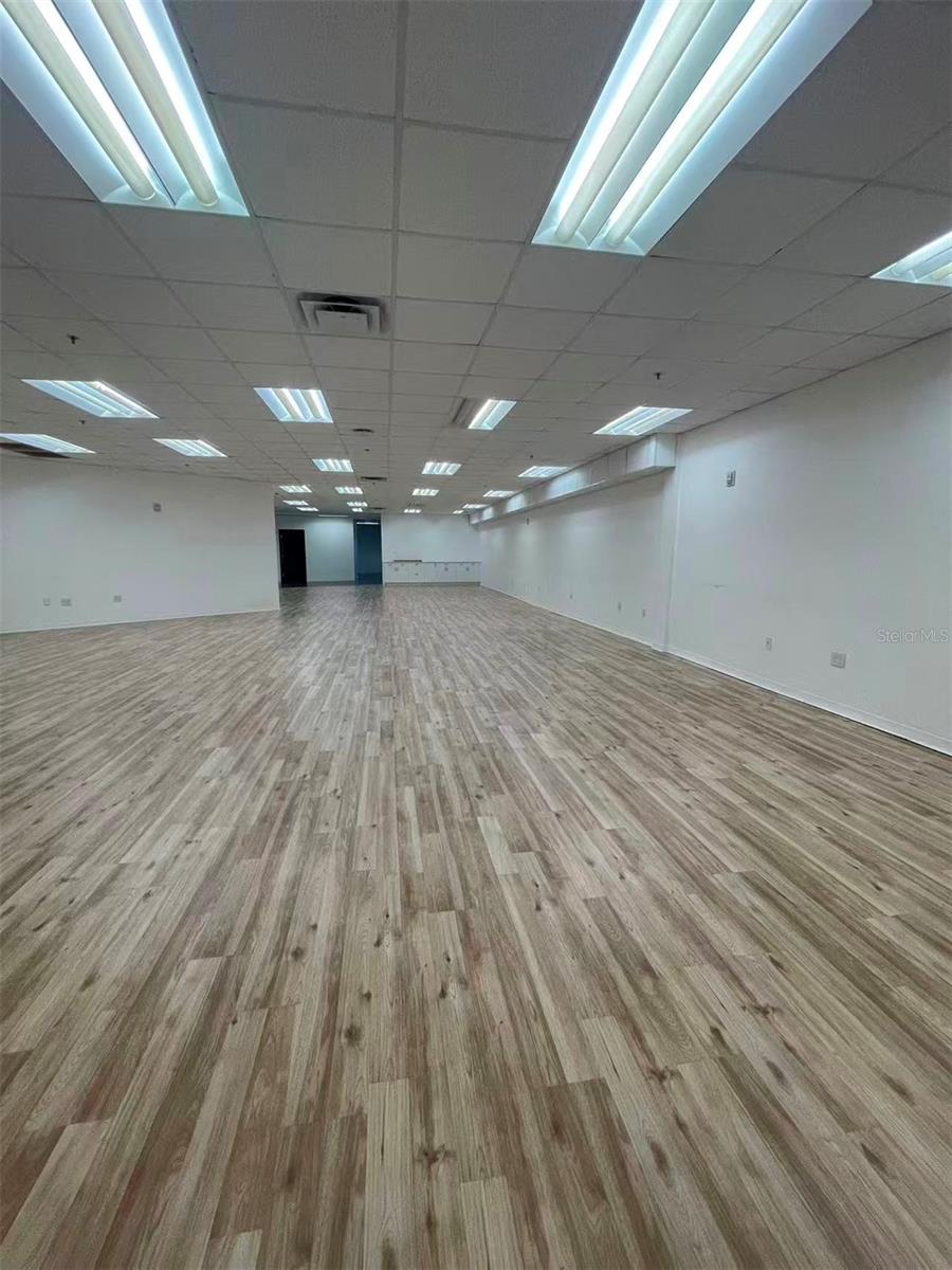 DREWTINA COMMERCE CENTER - Commercial Lease