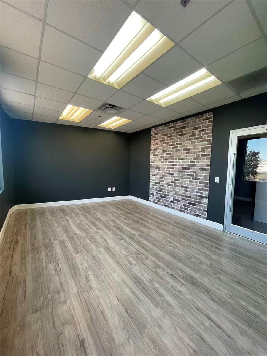 DREWTINA COMMERCE CENTER - Commercial Lease