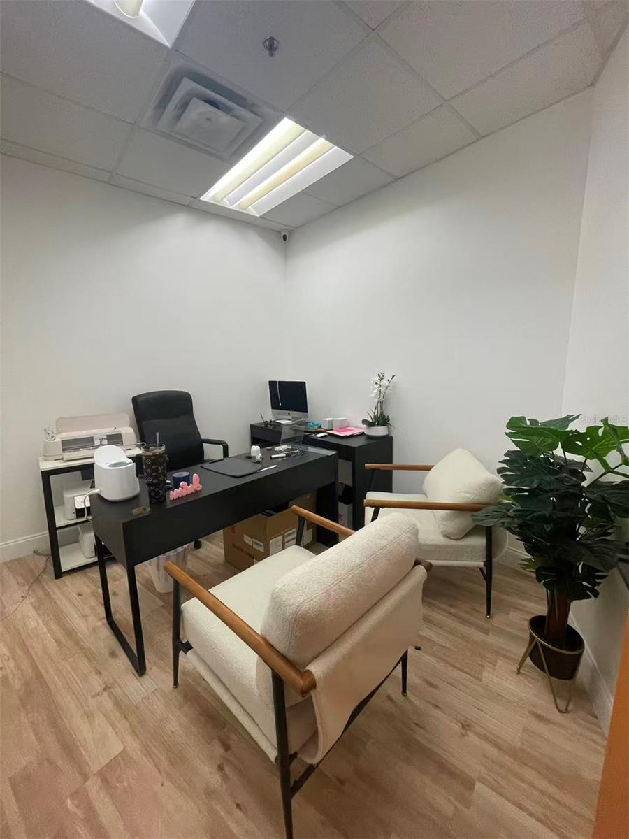 DREWTINA COMMERCE CENTER - Commercial Lease