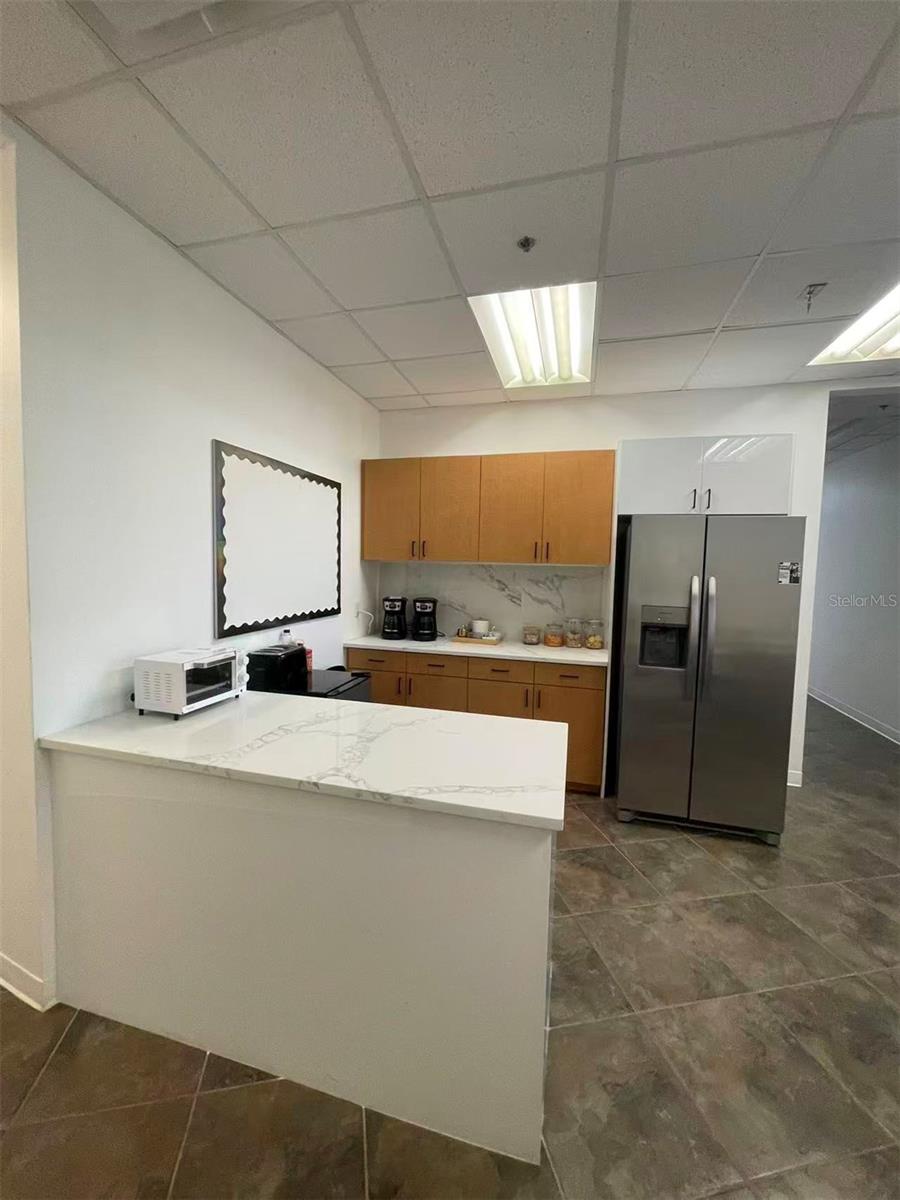 DREWTINA COMMERCE CENTER - Commercial Lease