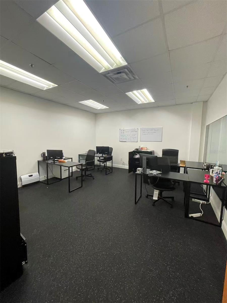 DREWTINA COMMERCE CENTER - Commercial Lease