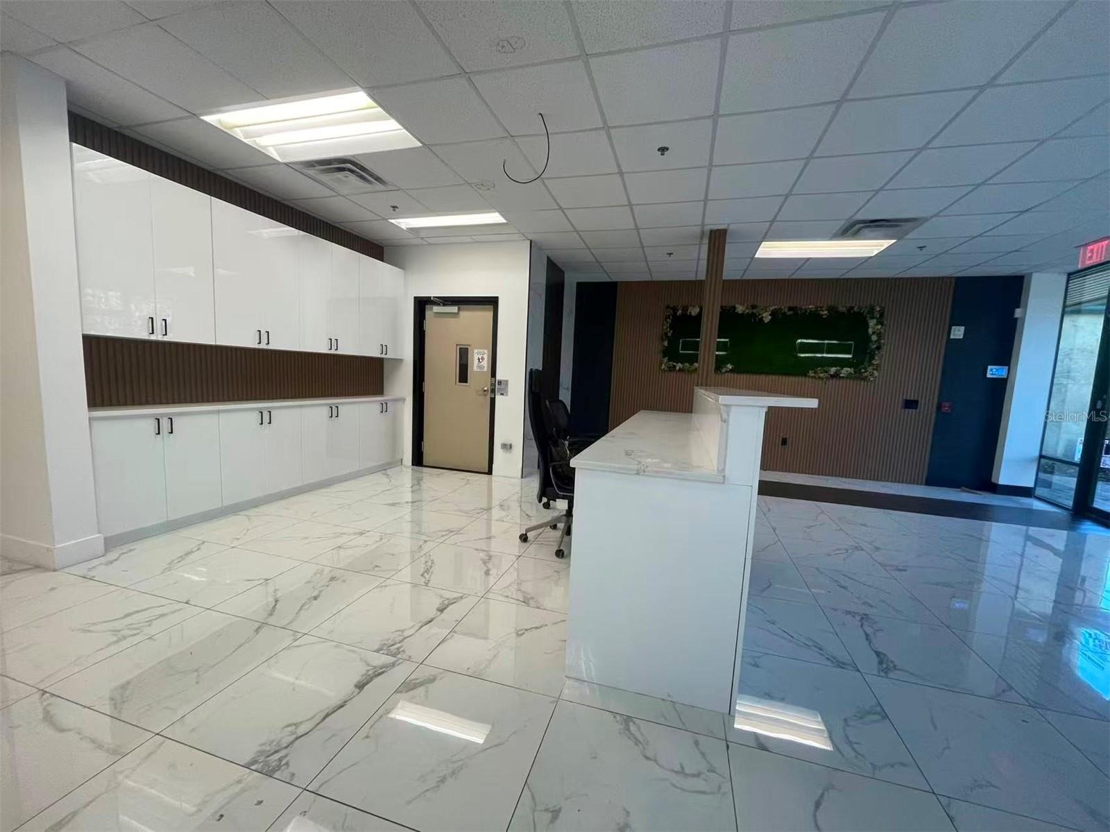 DREWTINA COMMERCE CENTER - Commercial Lease