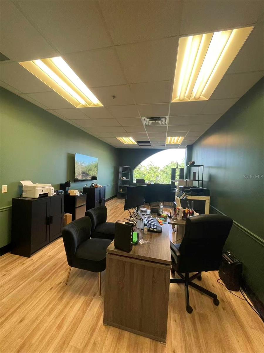 DREWTINA COMMERCE CENTER - Commercial Lease