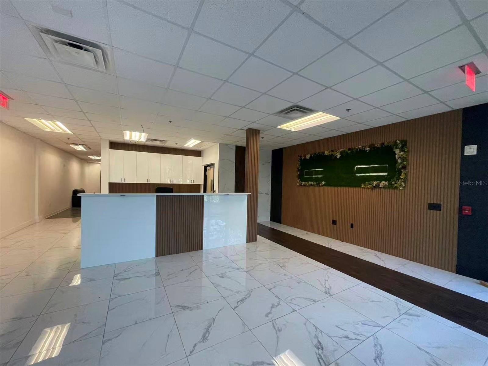 DREWTINA COMMERCE CENTER - Commercial Lease